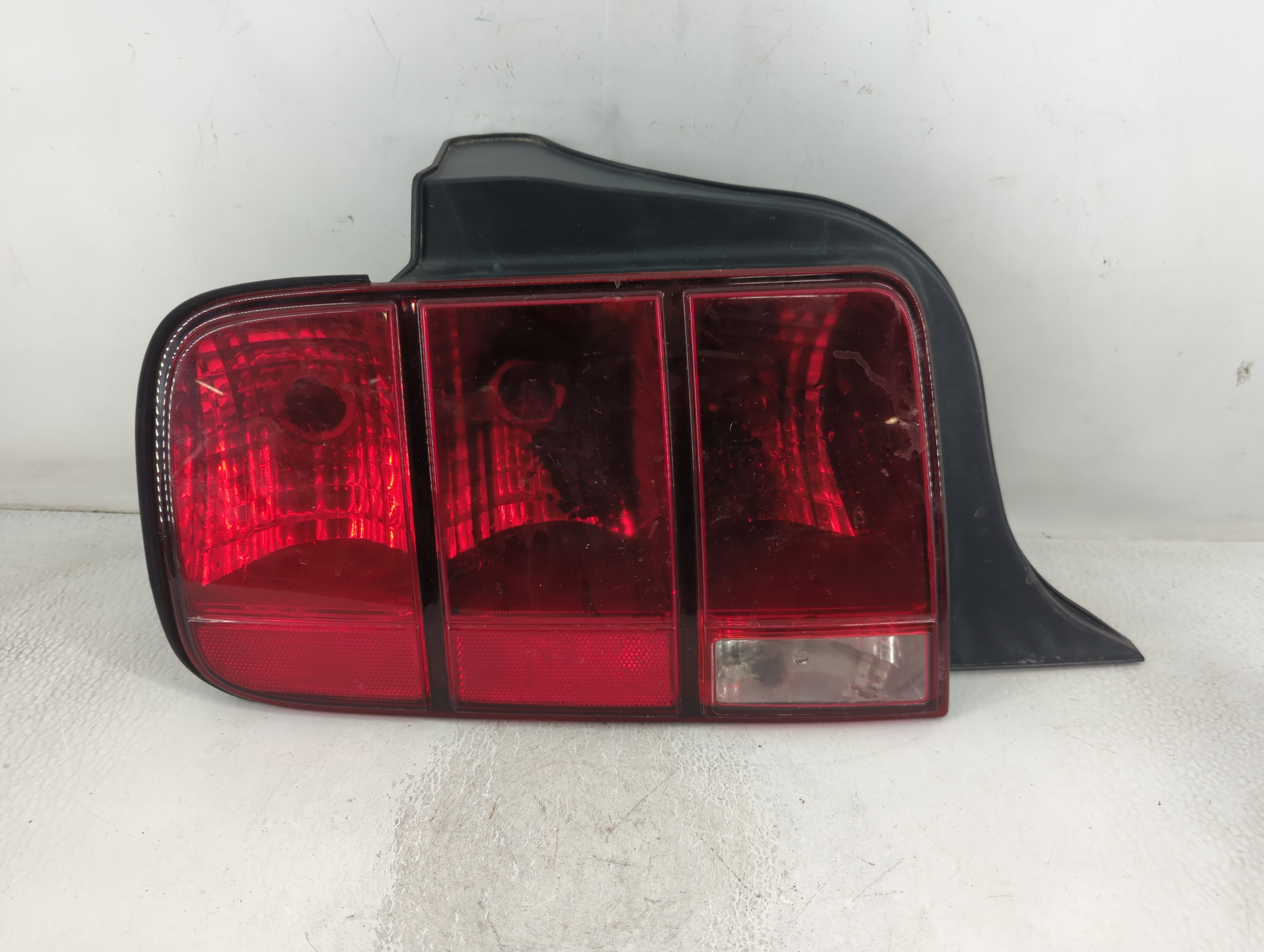 2005-2009 Ford Mustang Driver Left Side Tail Light Taillight Oem 792581 - Oemusedautoparts1.com