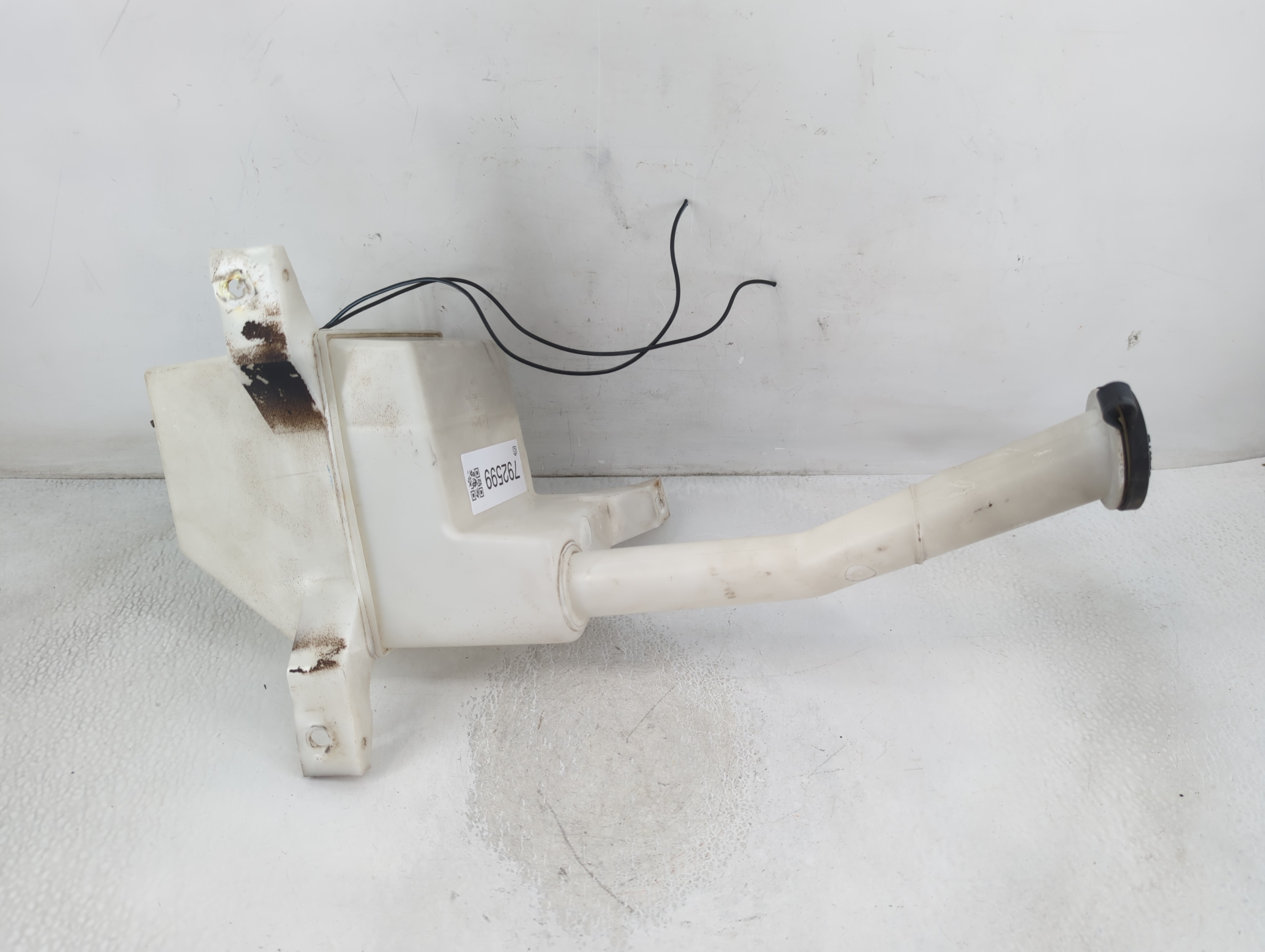 Picture of 2005-2009 Ford Mustang Windshield Washer Fluid Reservoir Bottle Oem 792599
