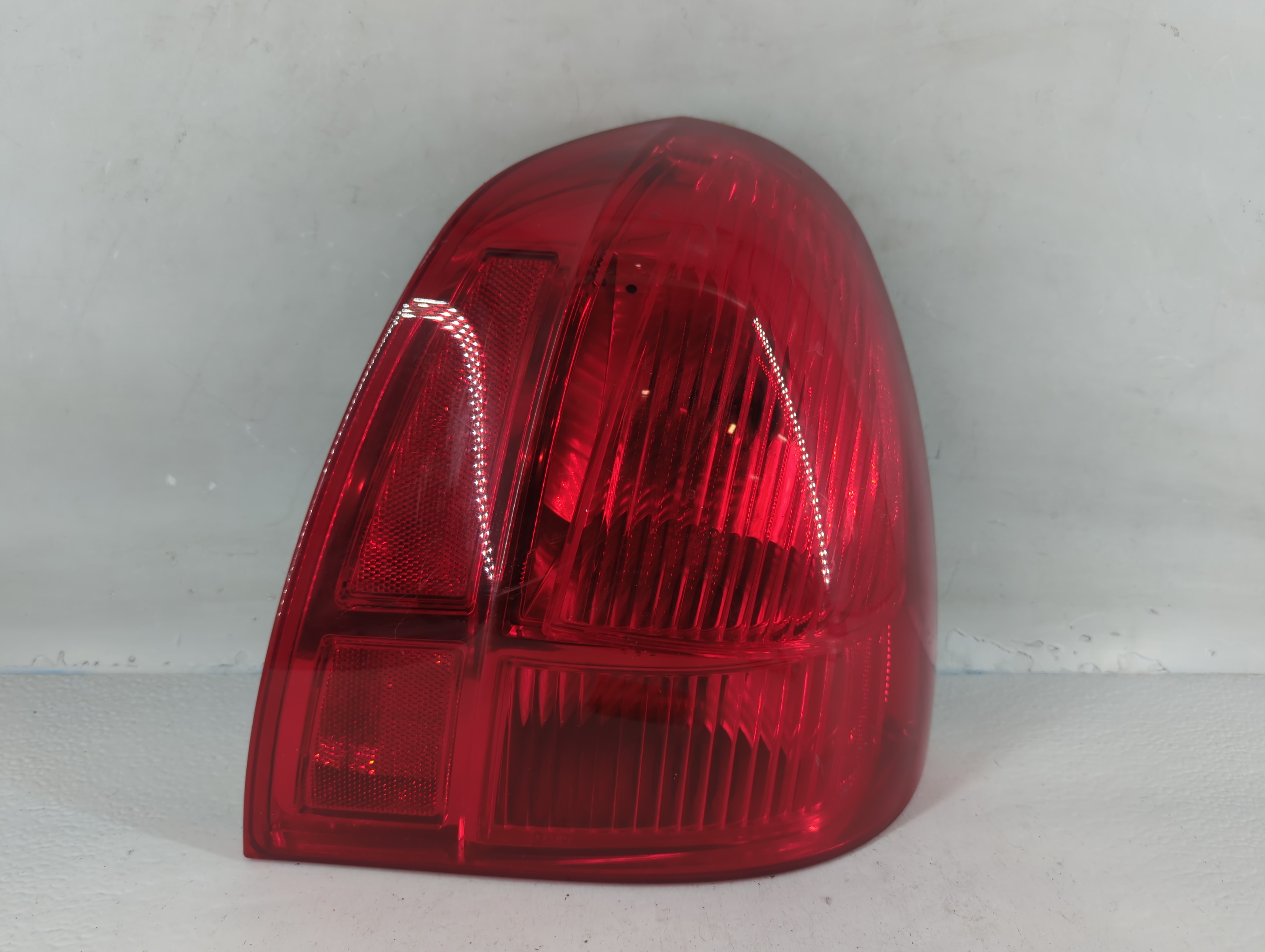 Picture of 2003-2011 Lincoln Town Car Passenger Right Side Tail Light Taillight Oem 792772