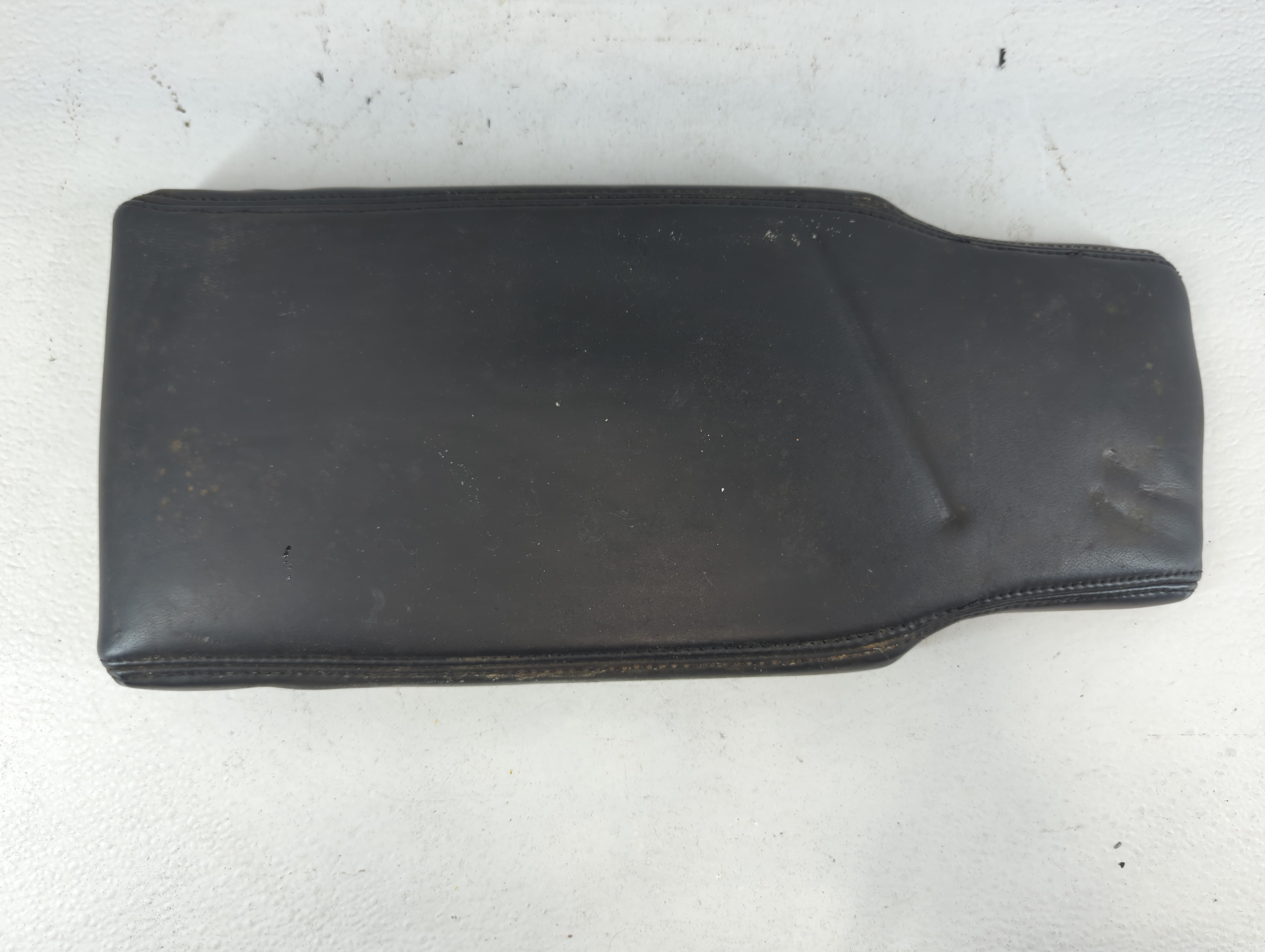 Picture of 2008 Lincoln Town Car Center Console Armrest Cover Lid 792776