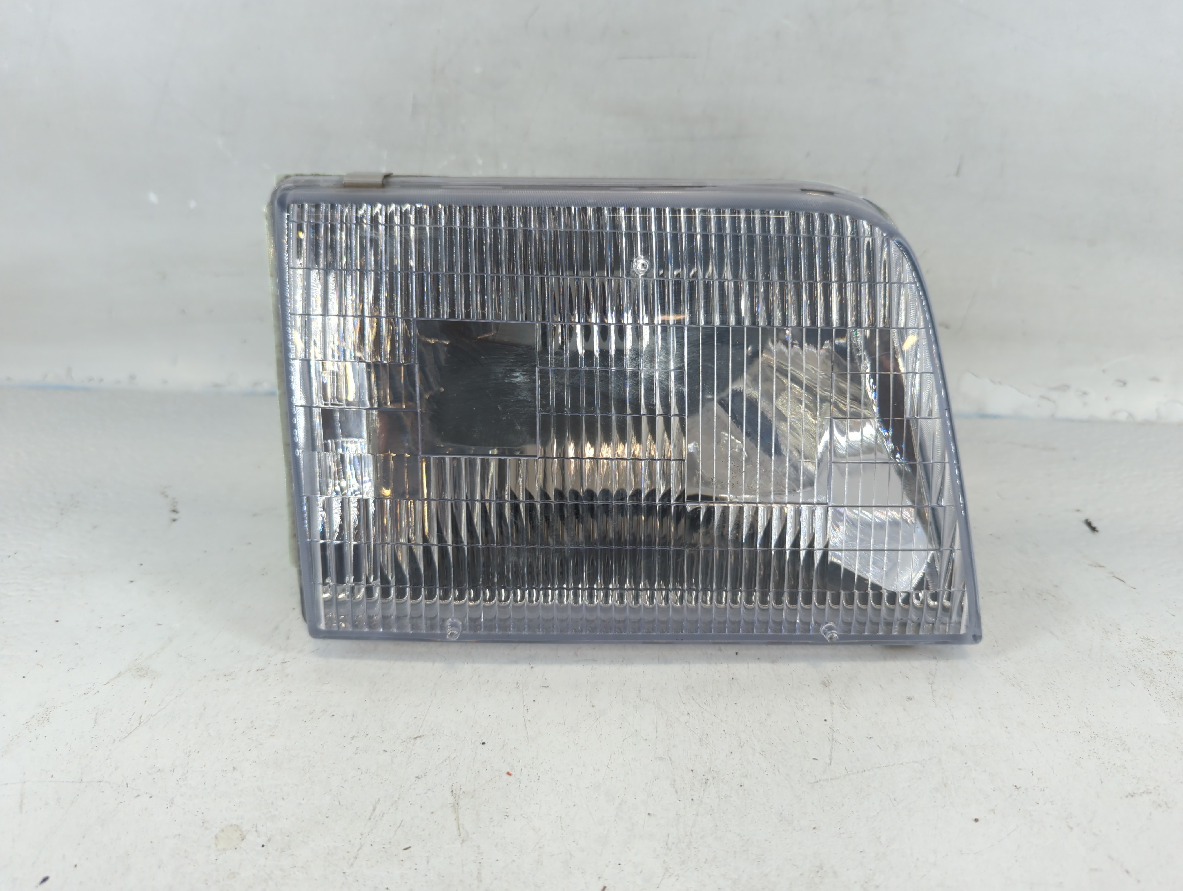 Picture of 1993-1997 Ford Ranger Driver Left Oem Head Light Headlight Lamp 792832