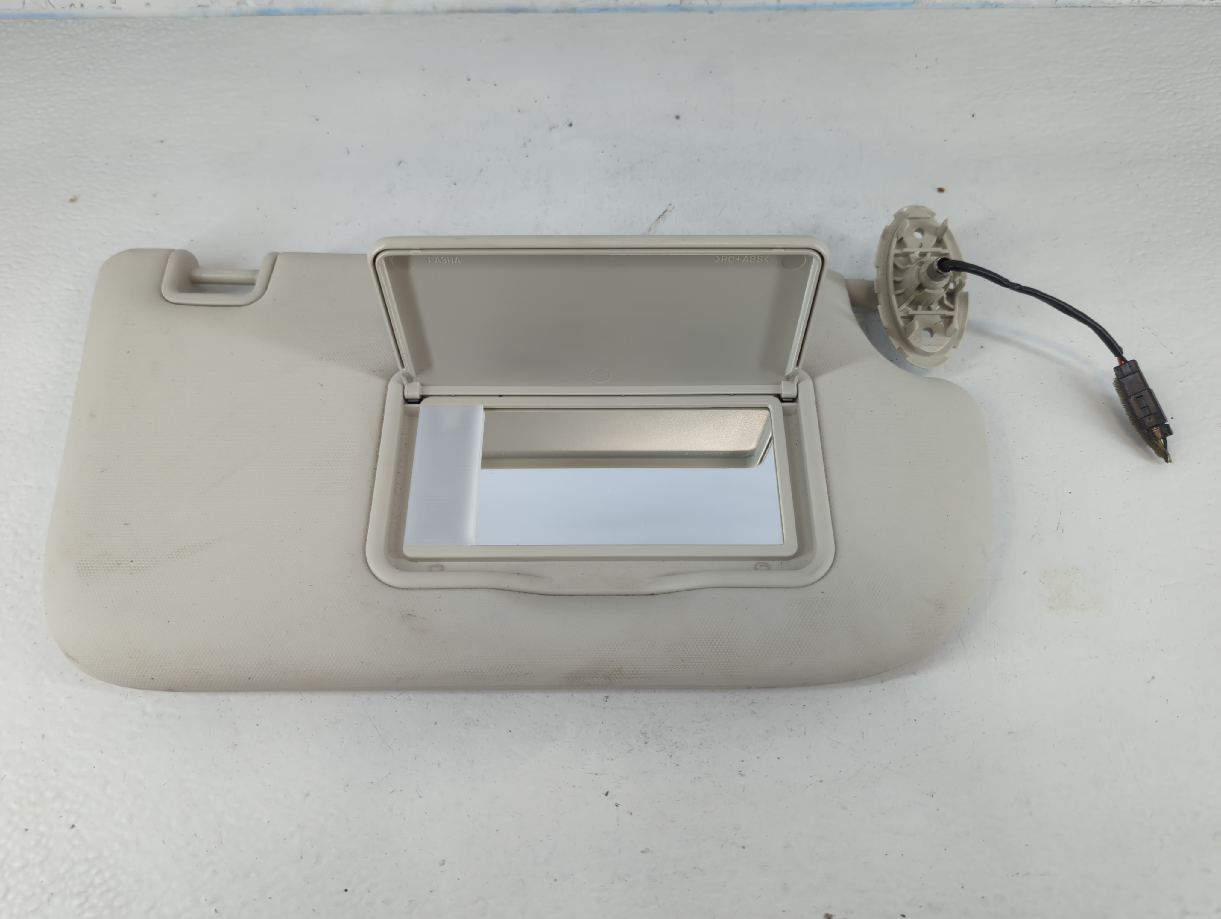 Picture of 2013-2019 Ford Escape Driver Sun Visor Mirror Left Sunvisor 793201