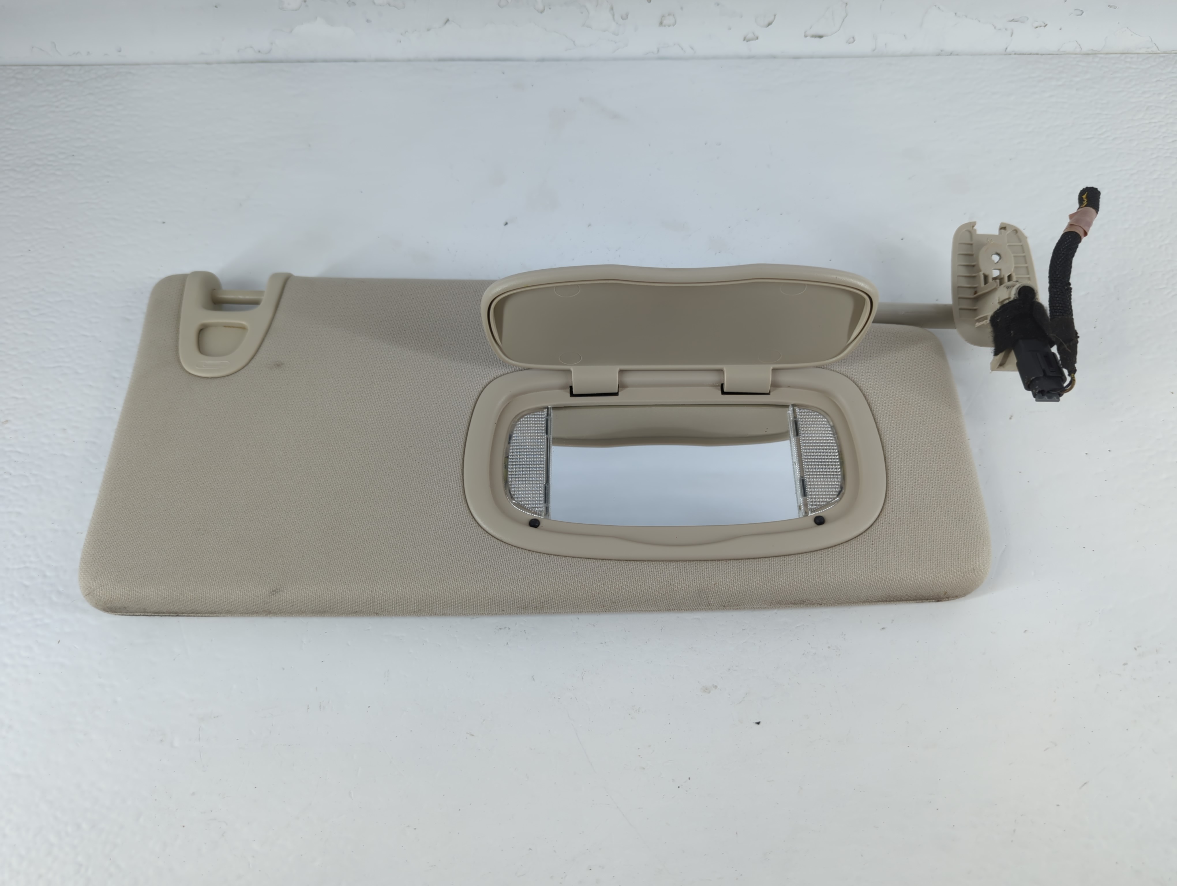 Picture of Ford Explorer Passenger Sun Visor Mirror Right Sunvisor 793389