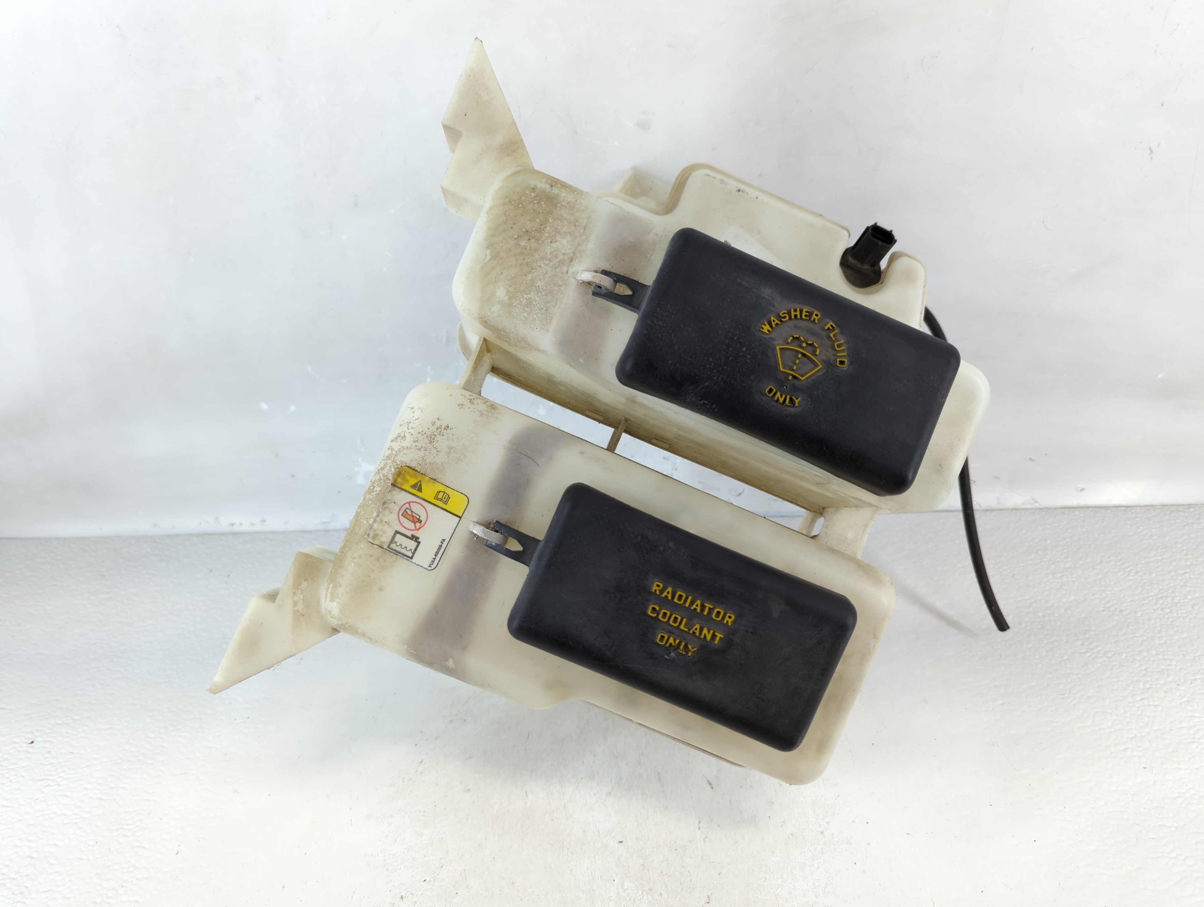 Ford Explorer Windshield Washer Fluid Reservoir Bottle Oem 793413 - Oemusedautoparts1.com