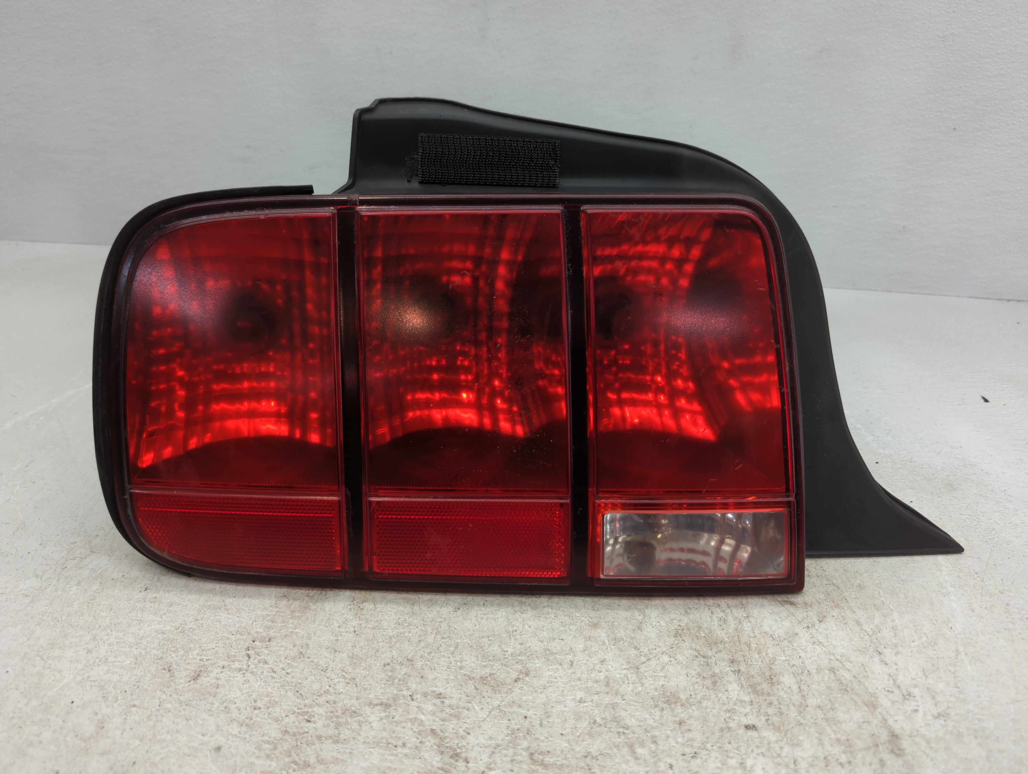 Picture of 2005-2009 Ford Mustang Driver Left Side Tail Light Taillight Oem 793708