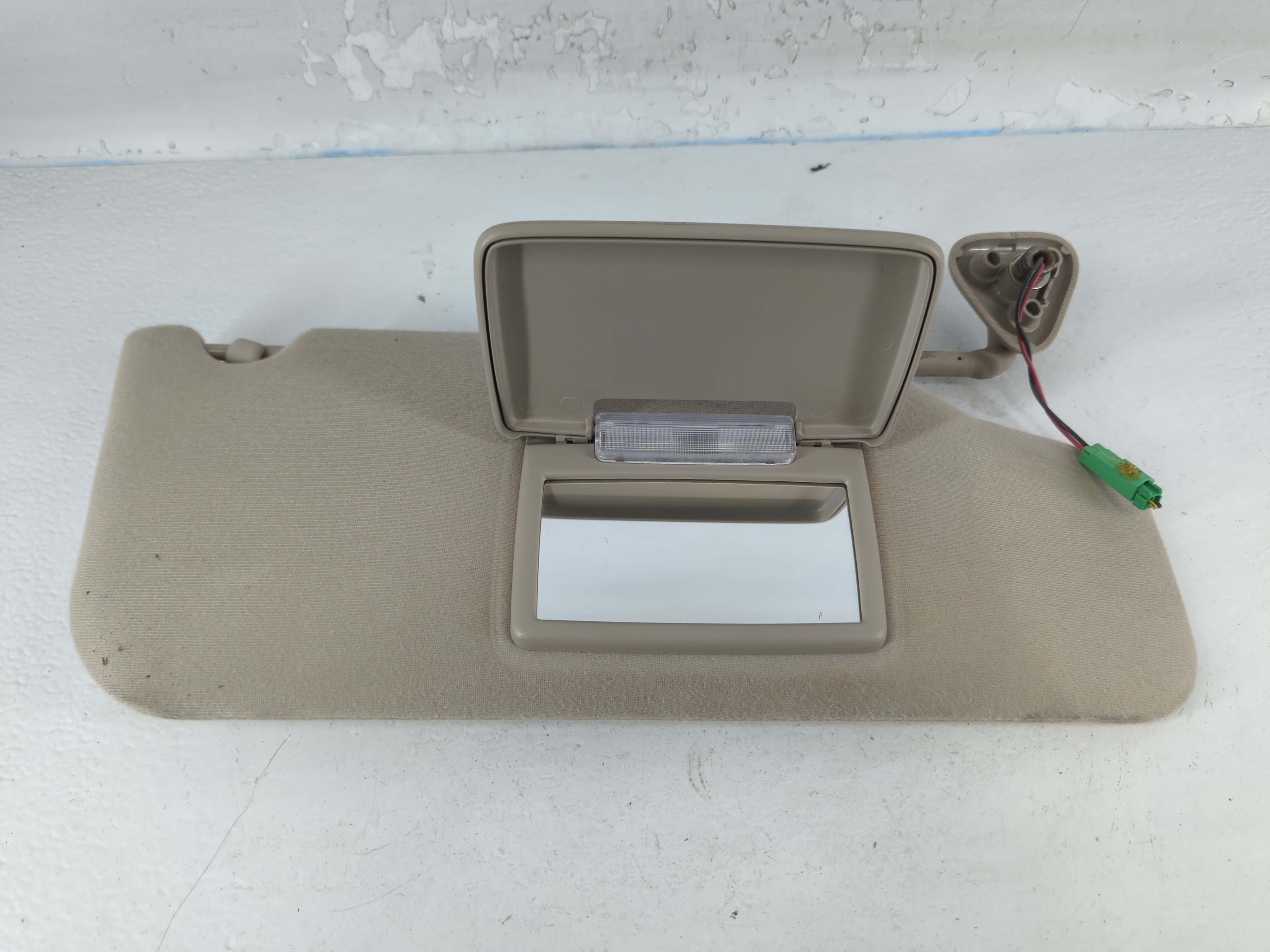 2008-2009 Ford Taurus X Driver Sun Visor Mirror Left Sunvisor 793767 - Oemusedautoparts1.com