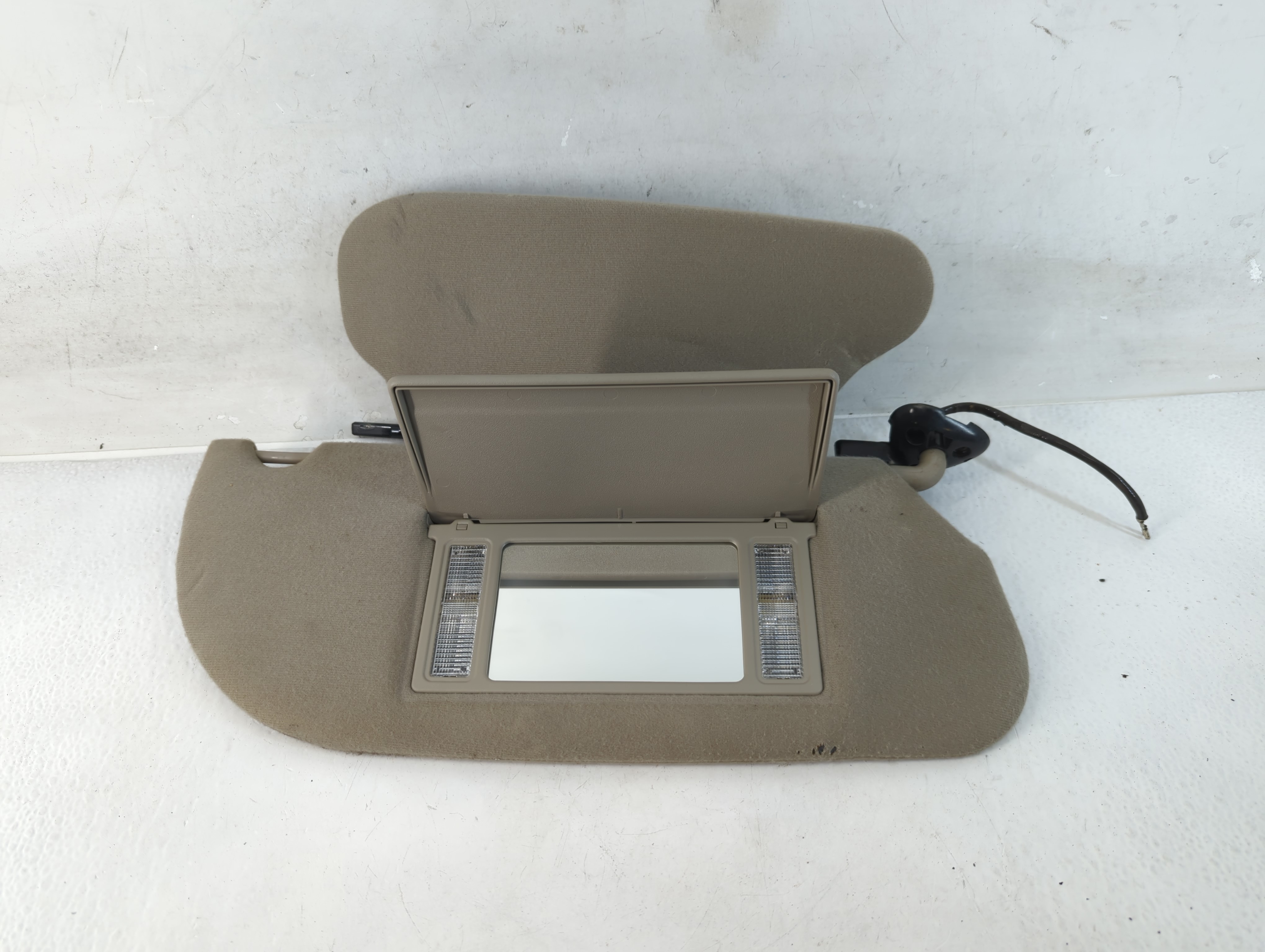 2003-2004 Lincoln Town Car Driver Sun Visor Mirror Left Sunvisor 793890 - Oemusedautoparts1.com