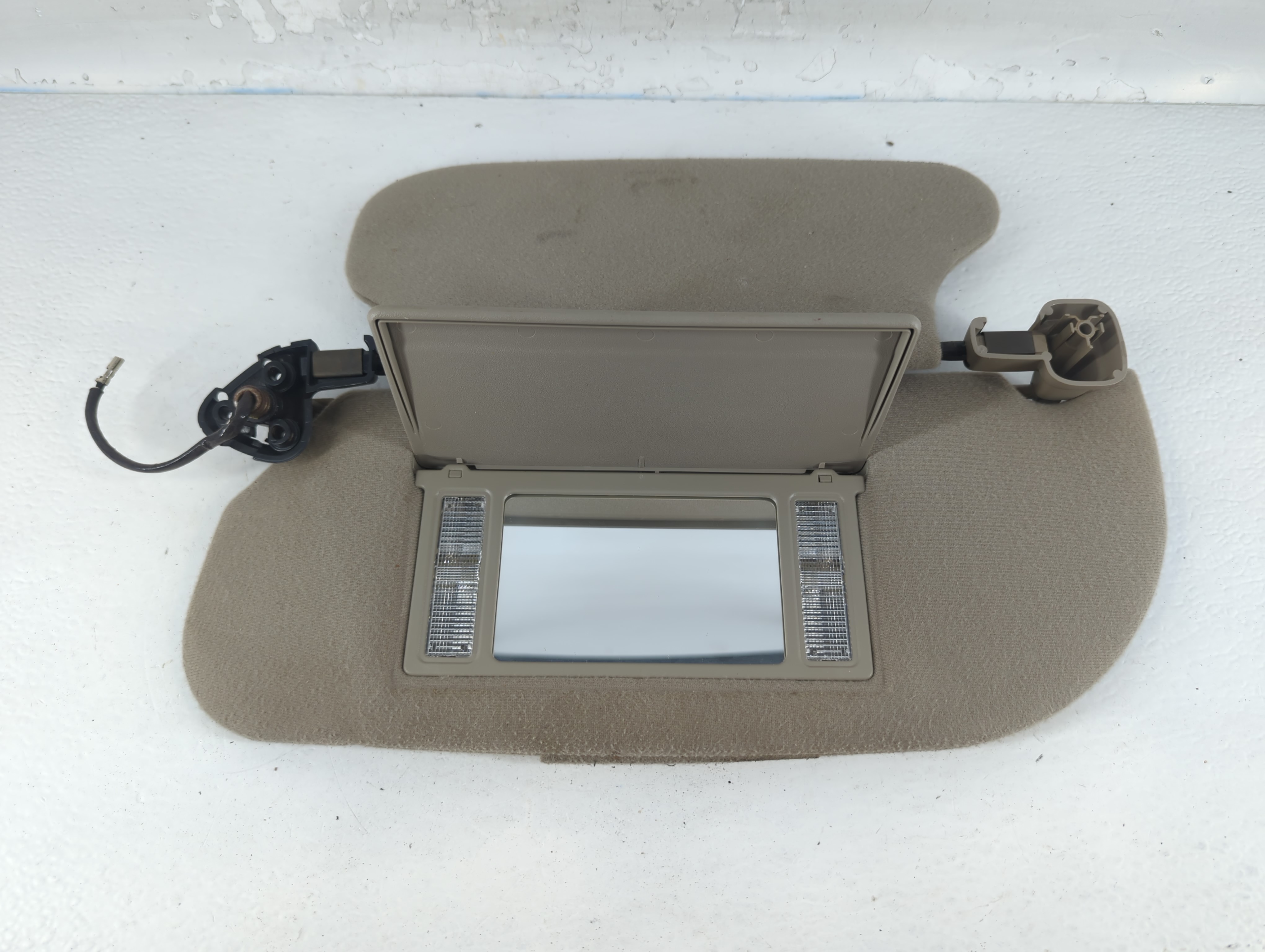2003-2004 Lincoln Town Car Passenger Sun Visor Mirror Right Sunvisor 793891 - Oemusedautoparts1.com