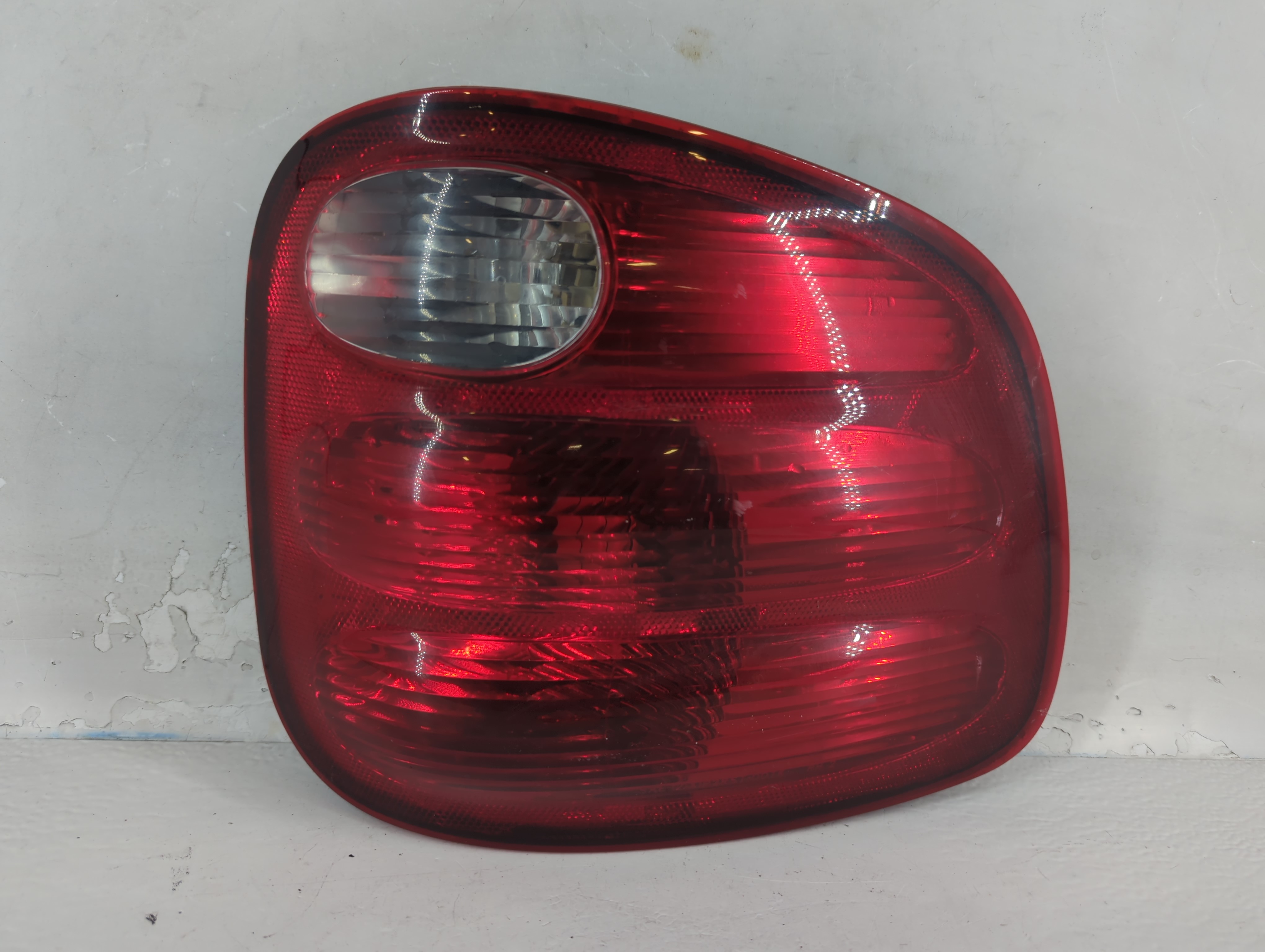 2000-2003 Ford F-150 Passenger Right Side Tail Light Taillight Oem 794209 - Oemusedautoparts1.com