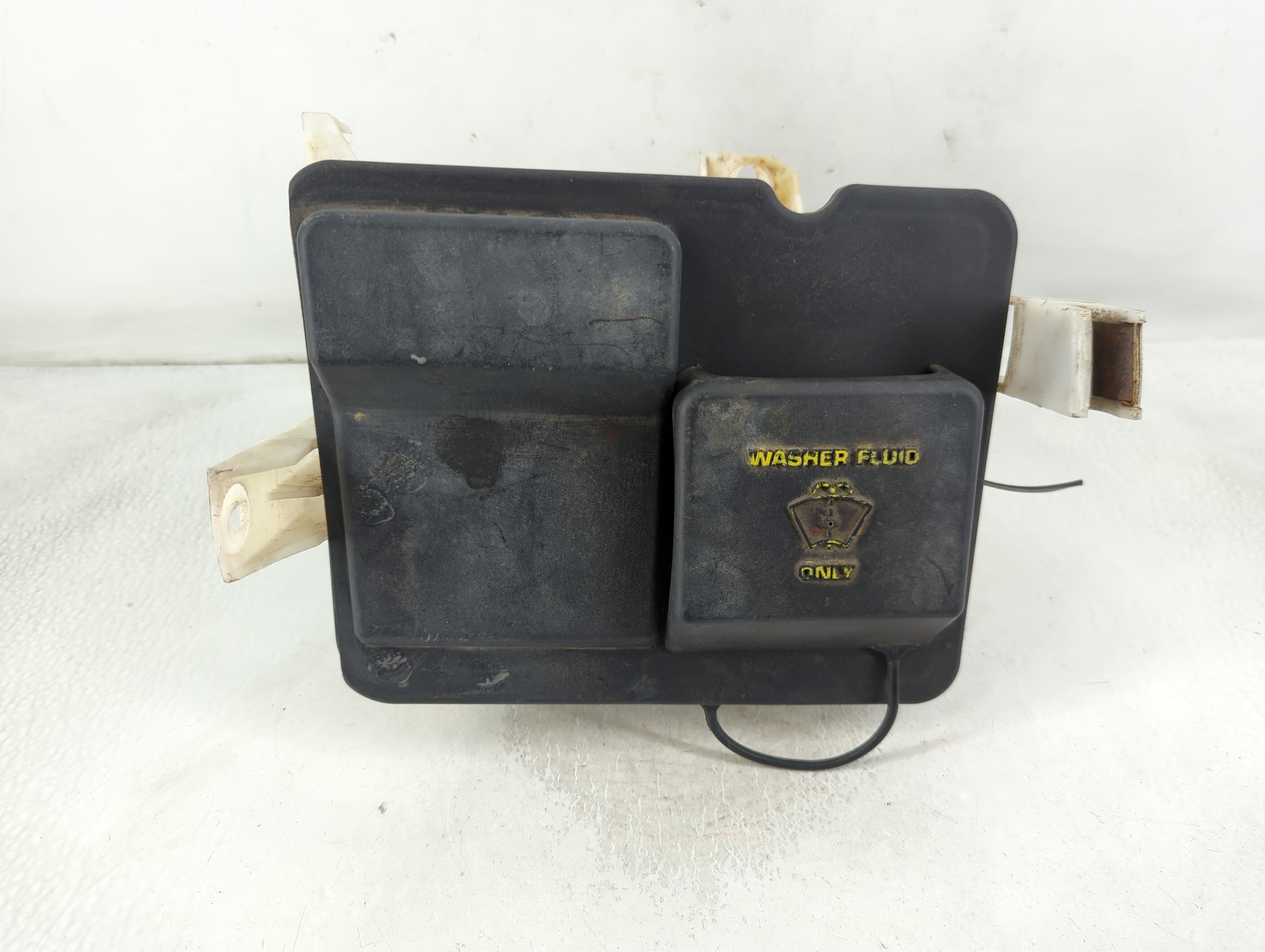 1998-2006 Ford F-150 Windshield Washer Fluid Reservoir Bottle Oem 794230 - Oemusedautoparts1.com