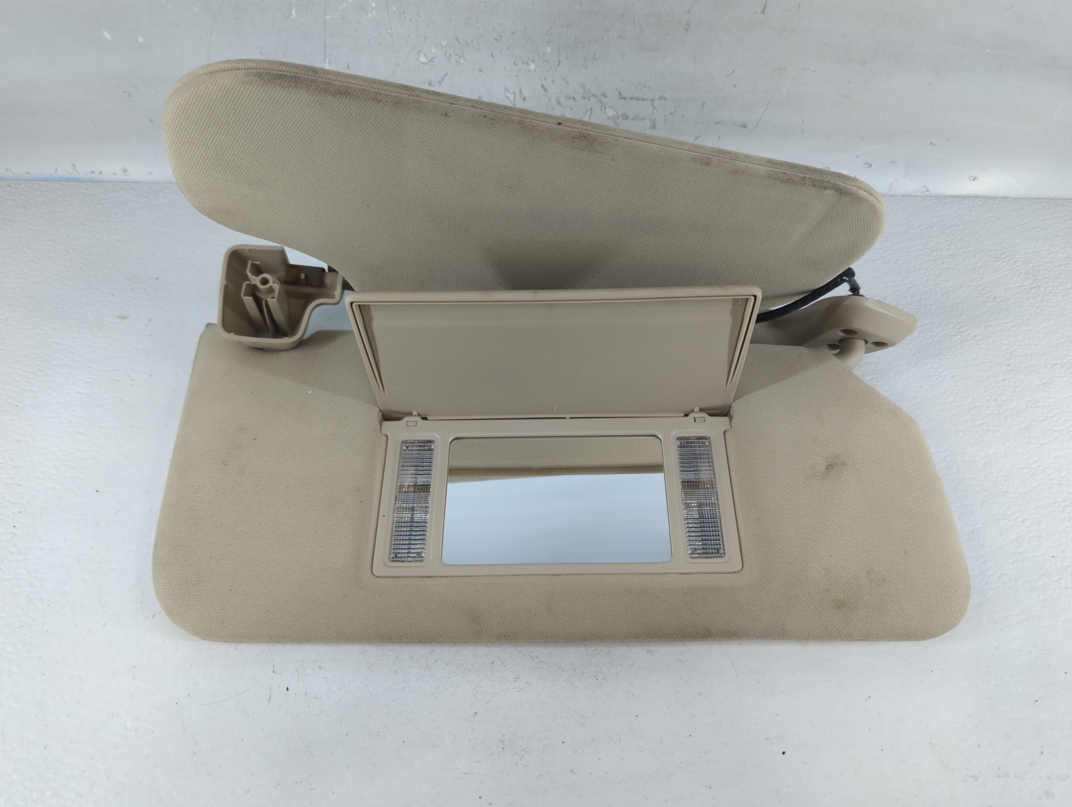 2003 Lincoln Navigator Passenger Sun Visor Mirror Right Sunvisor Beige 794511 - Oemusedautoparts1.com
