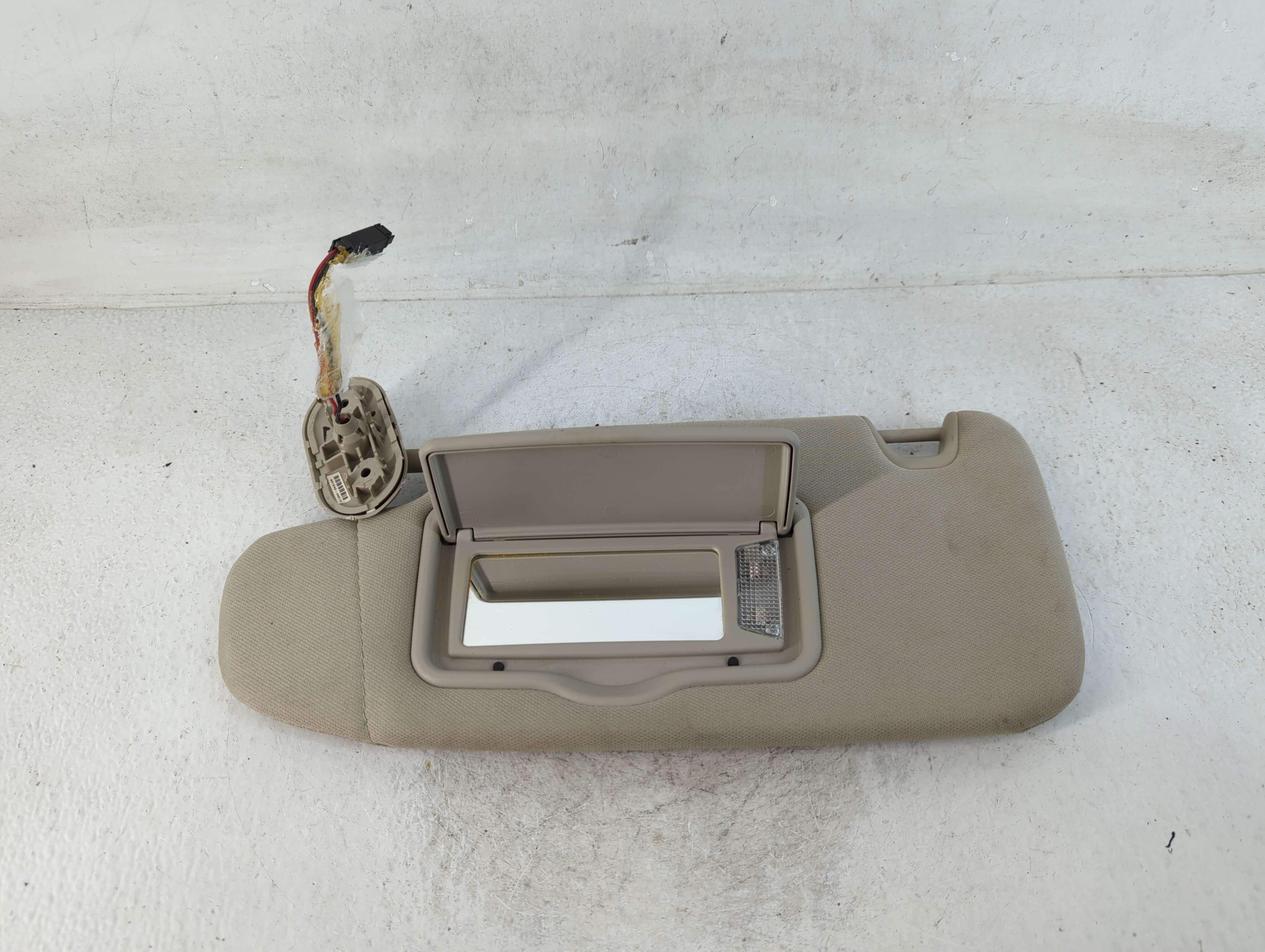 2010-2012 Ford Fusion Driver Sun Visor Mirror Left Sunvisor Beige 794870 - Oemusedautoparts1.com