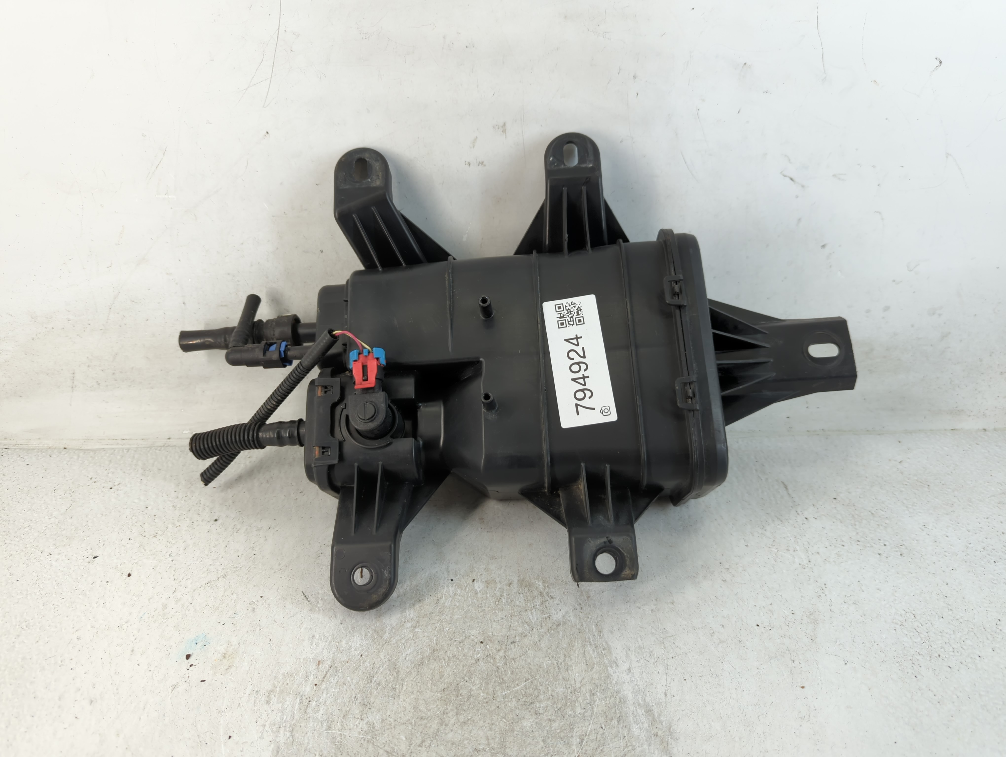 2007 Pontiac Torrent Fuel Vapor Charcoal Canister 794924 - Oemusedautoparts1.com