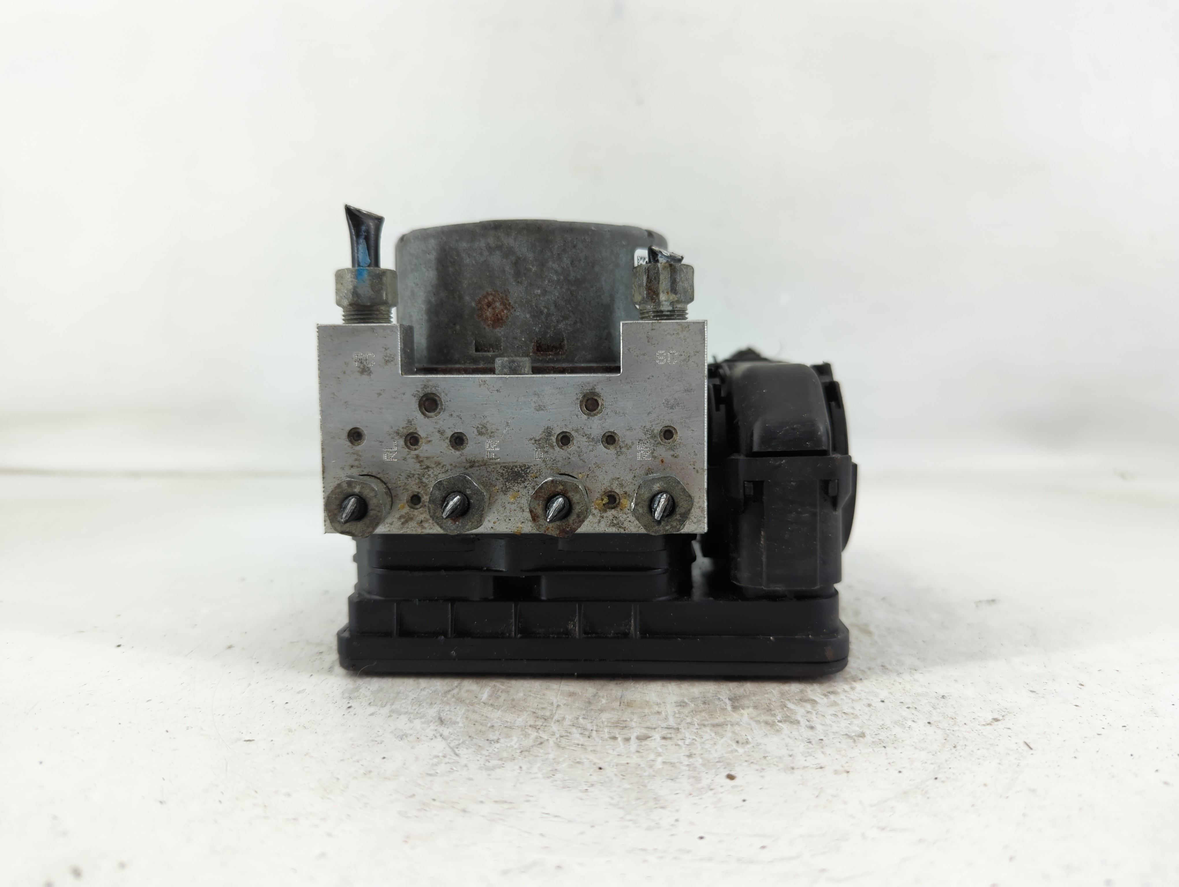 2017-2017 Cadillac Xts Abs Pump Control Module 795147 - Oemusedautoparts1.com