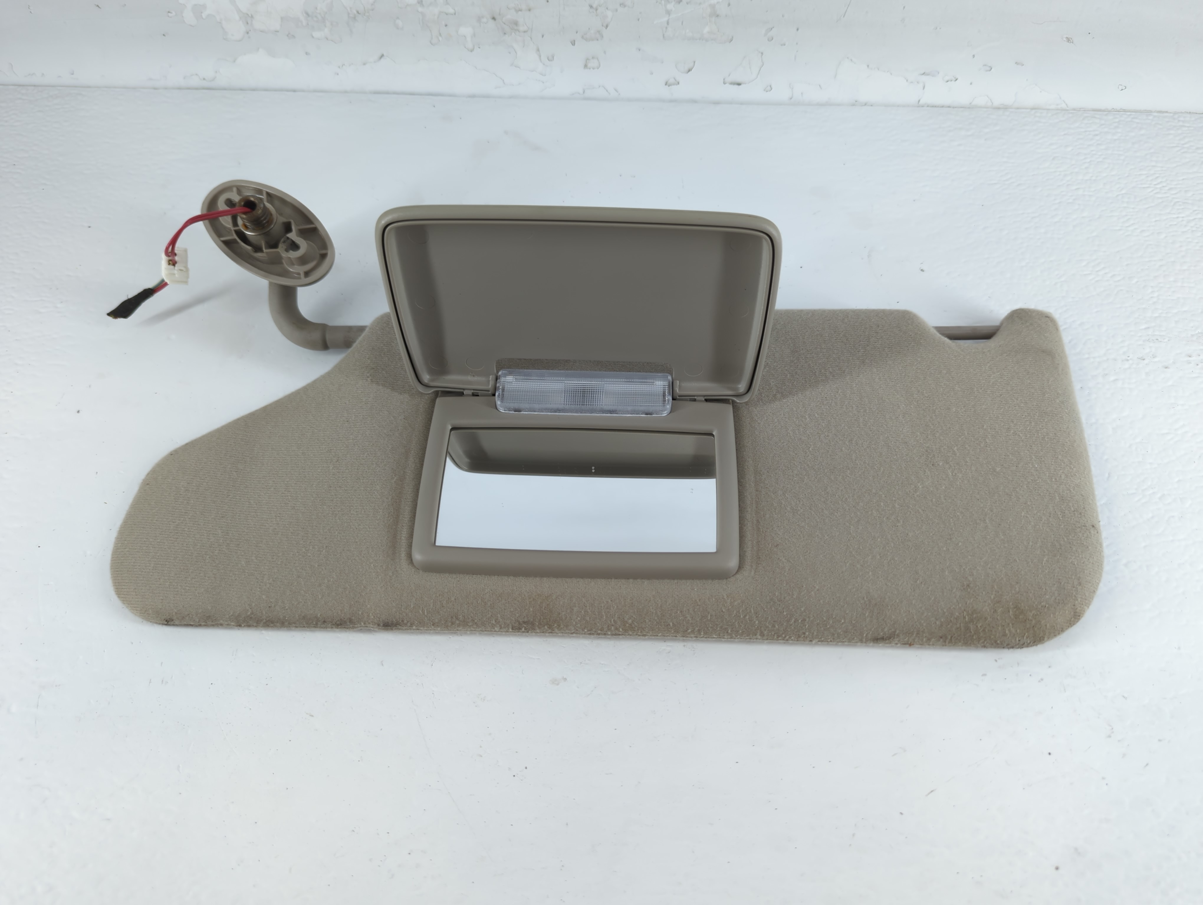 Picture of 2004-2007 Jeep Liberty Driver Sun Visor Mirror Left Sunvisor 795578