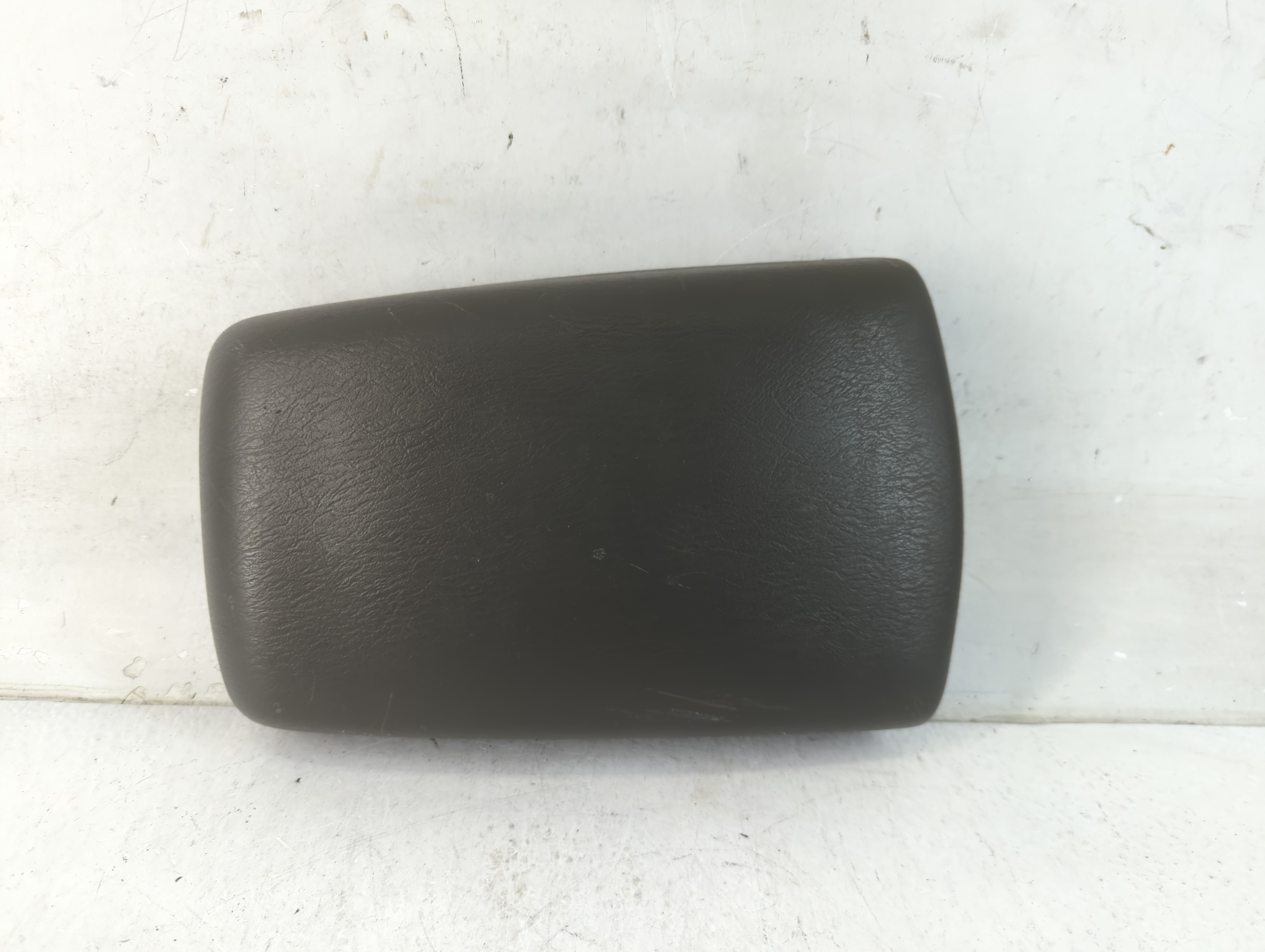 2005-2007 Jeep Liberty Center Console Armrest Cover Lid Black 795586 - Oemusedautoparts1.com