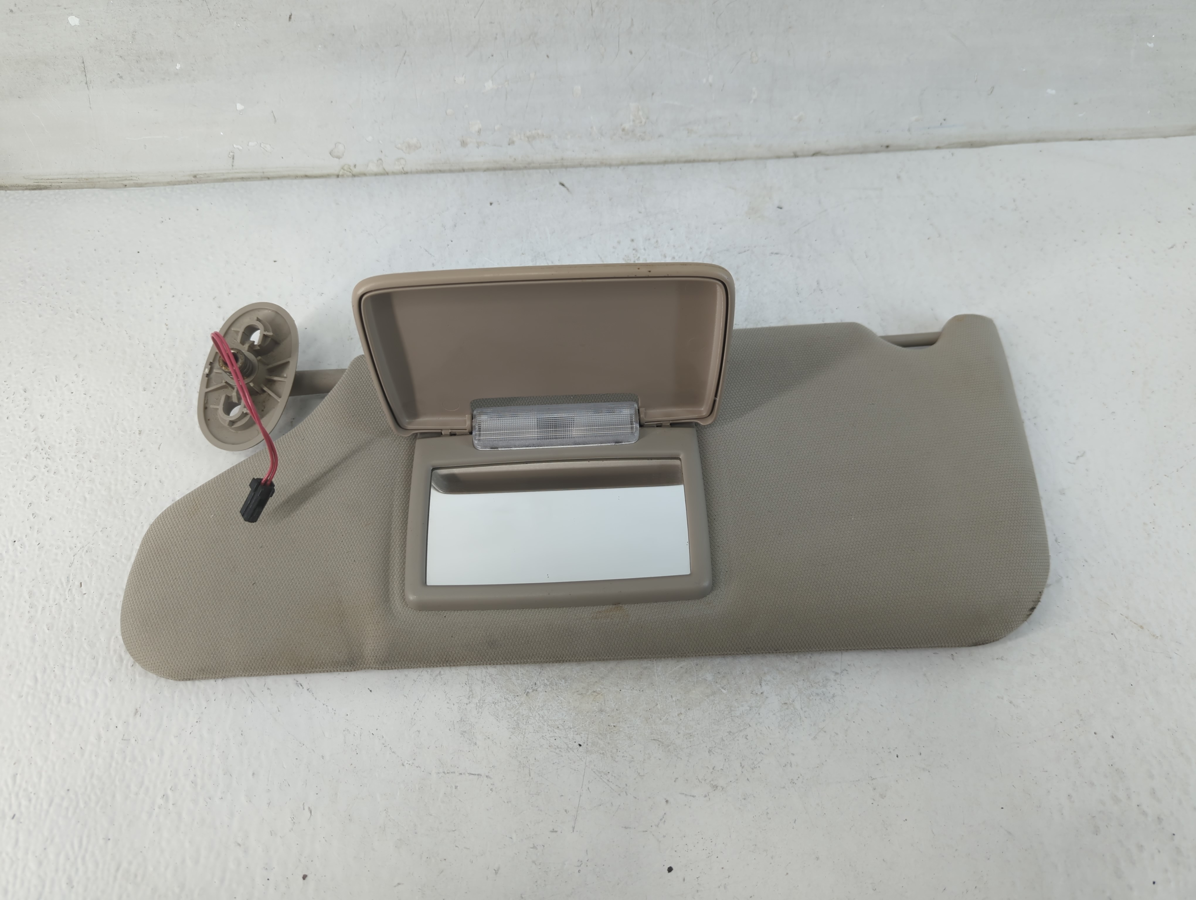 Picture of 2005-2010 Jeep Grand Cherokee Driver Sun Visor Mirror Left Sunvisor 795646