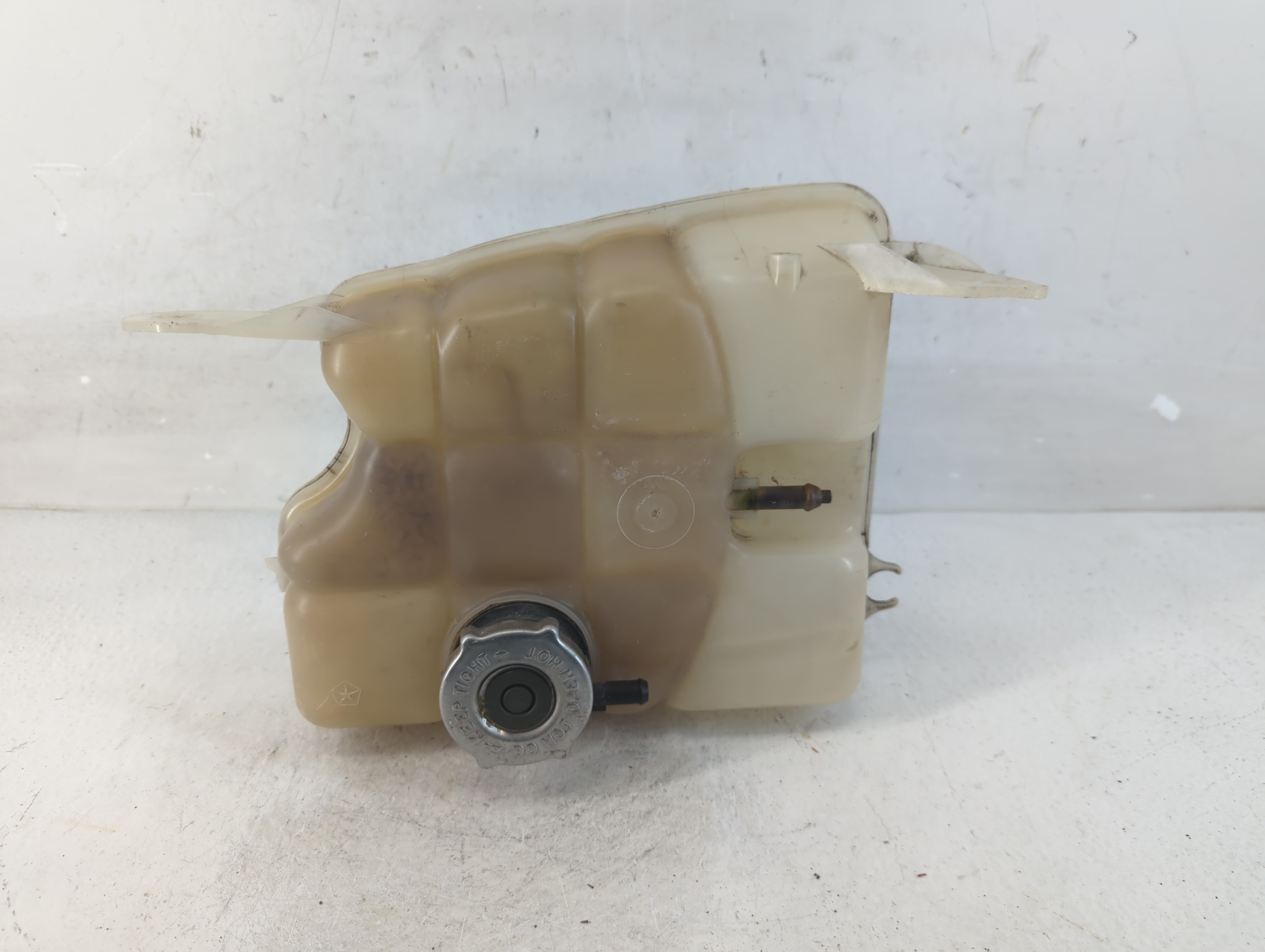 2005 Jeep Grand Cherokee Radiator Coolant Overflow Expansion Tank Bottle 795672 - Oemusedautoparts1.com