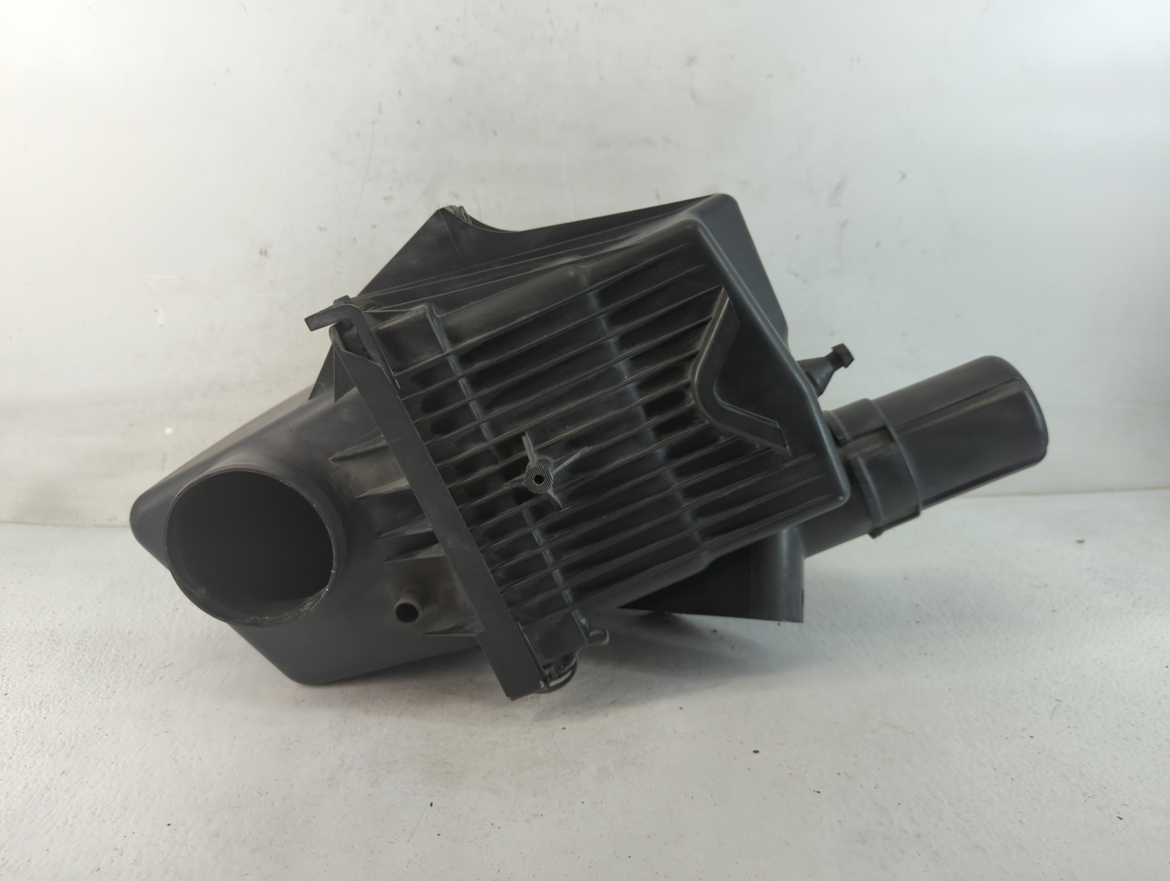 Picture of 2005-2010 Jeep Grand Cherokee Air Cleaner Intake-duct Hose Tube 795675