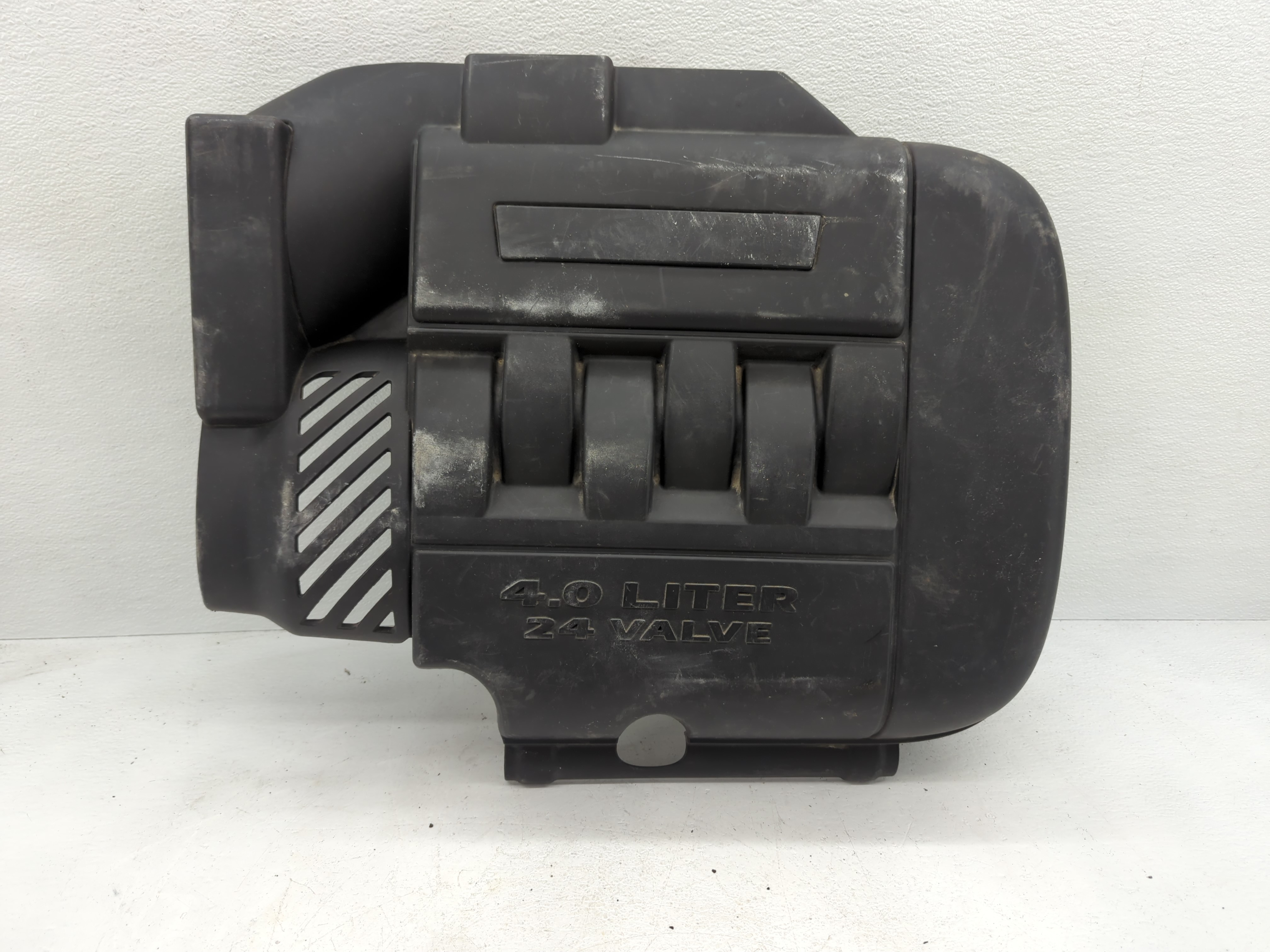 Picture of 2003 Dodge Durango Engine Cover 795828