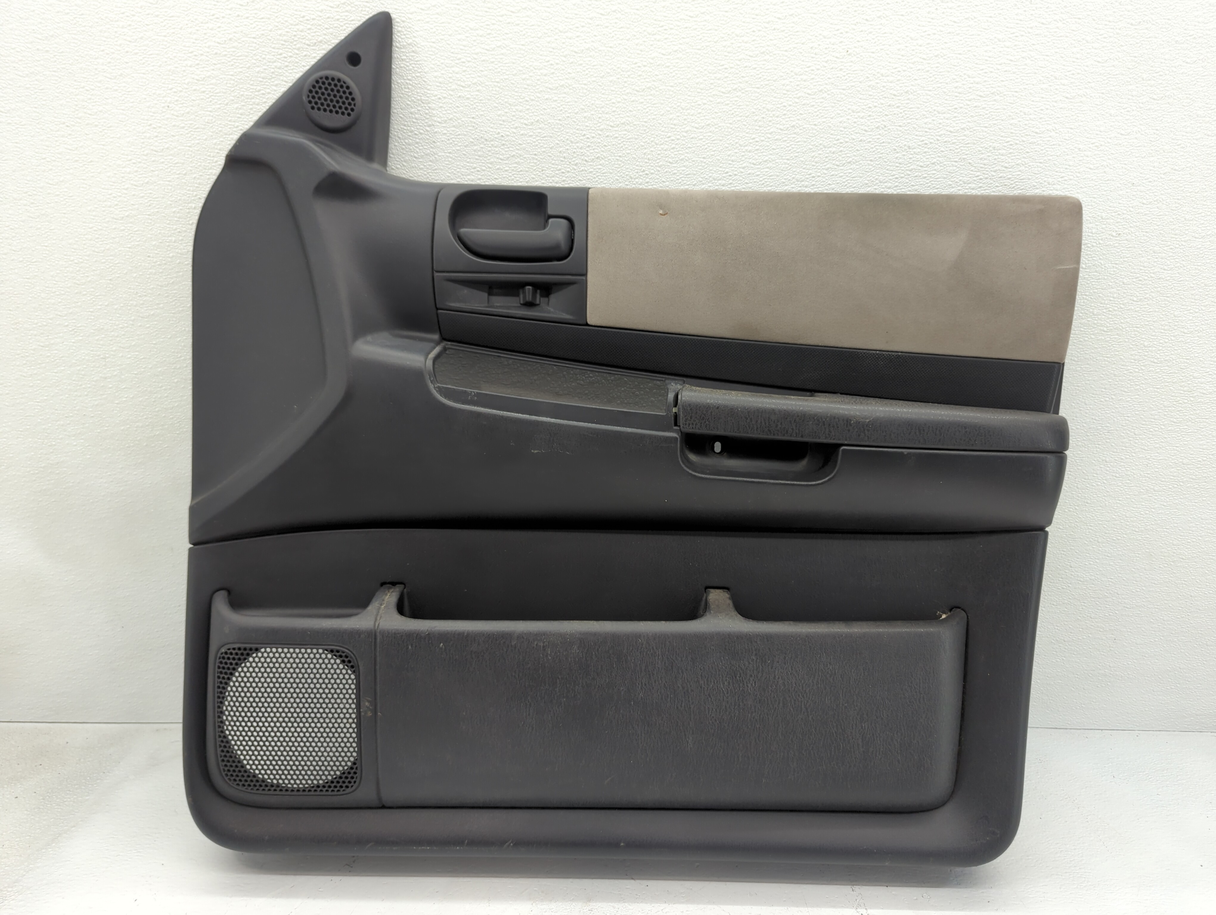 2003 Dodge Durango Front Right Passenger Interior Door Panel Trim 795836 - Oemusedautoparts1.com