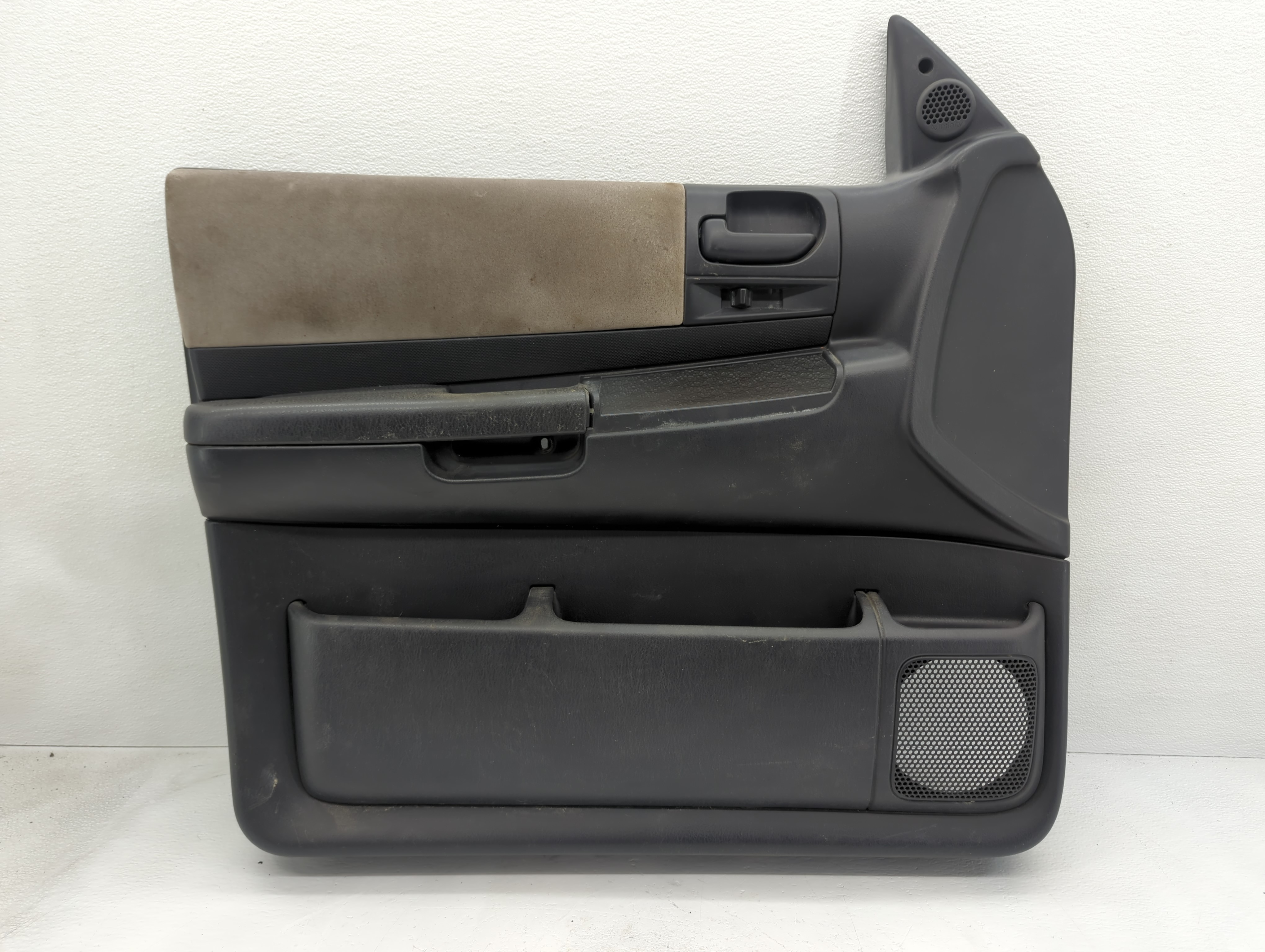 2003 Dodge Durango Front Left Driver Interior Door Panel Trim 795838 - Oemusedautoparts1.com