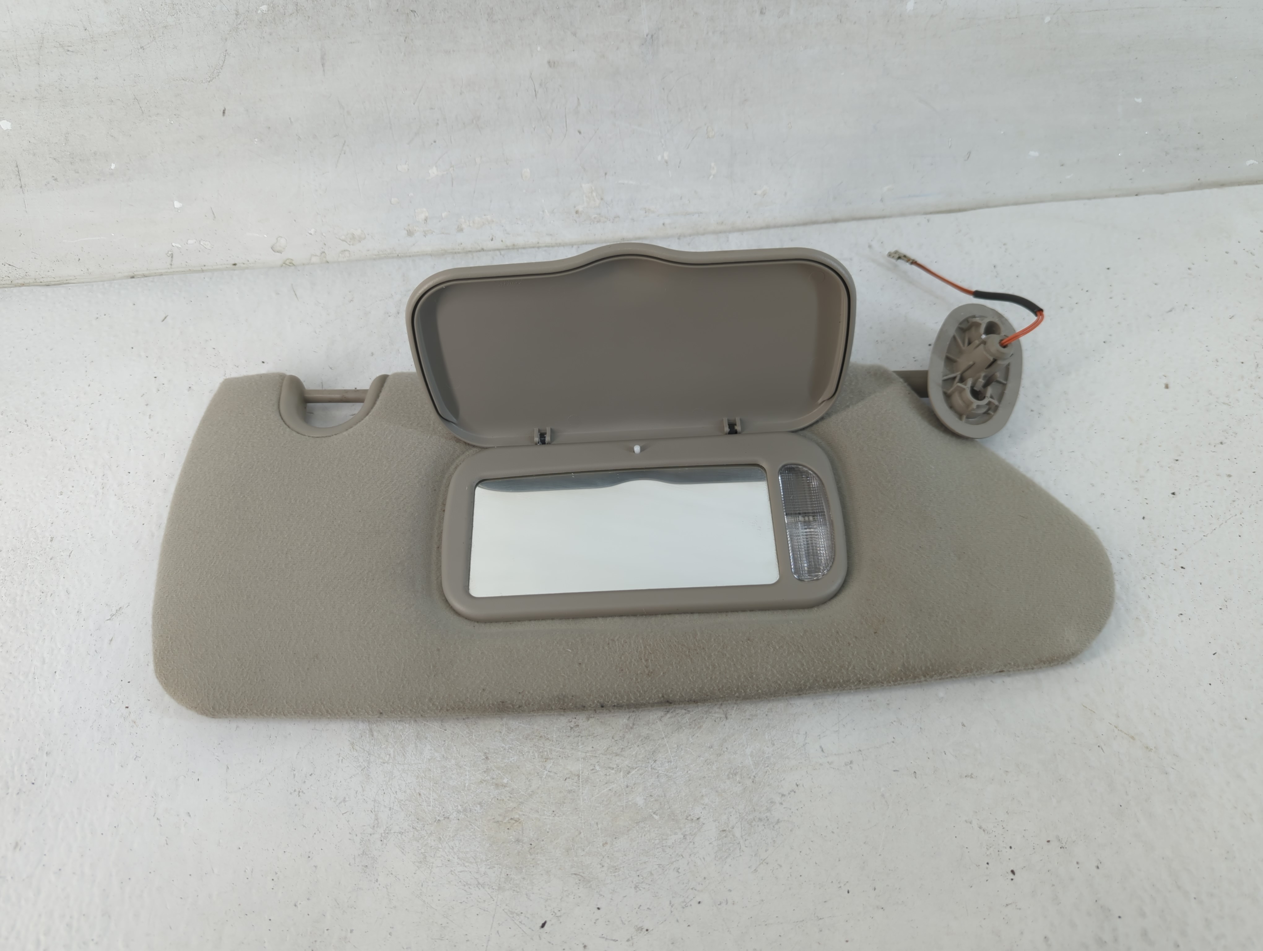 Picture of Dodge Grand Caravan Passenger Sun Visor Mirror Right Sunvisor 796118