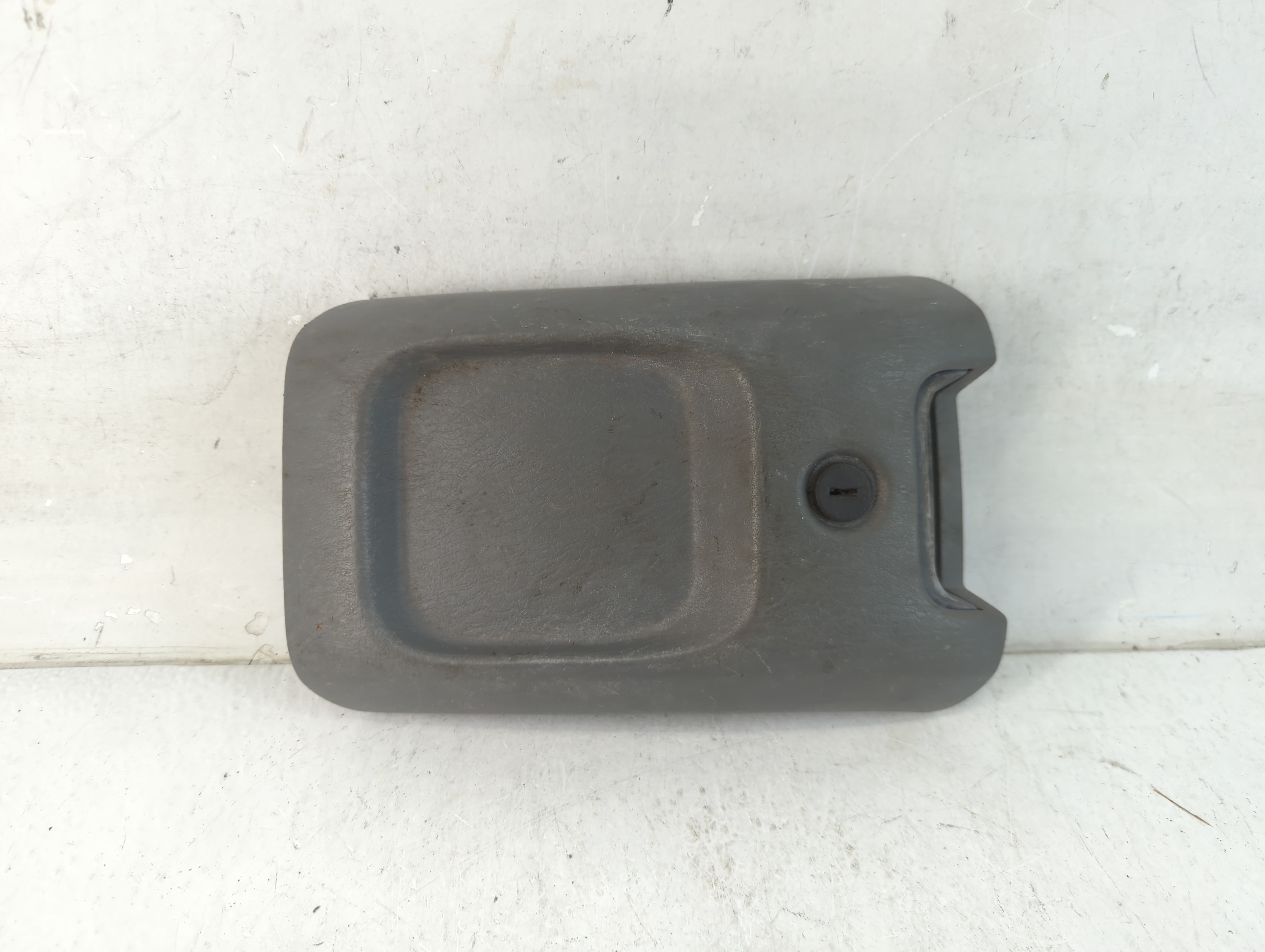 Dodge Grand Caravan Center Console Armrest Cover Lid Grey 796125 - Oemusedautoparts1.com