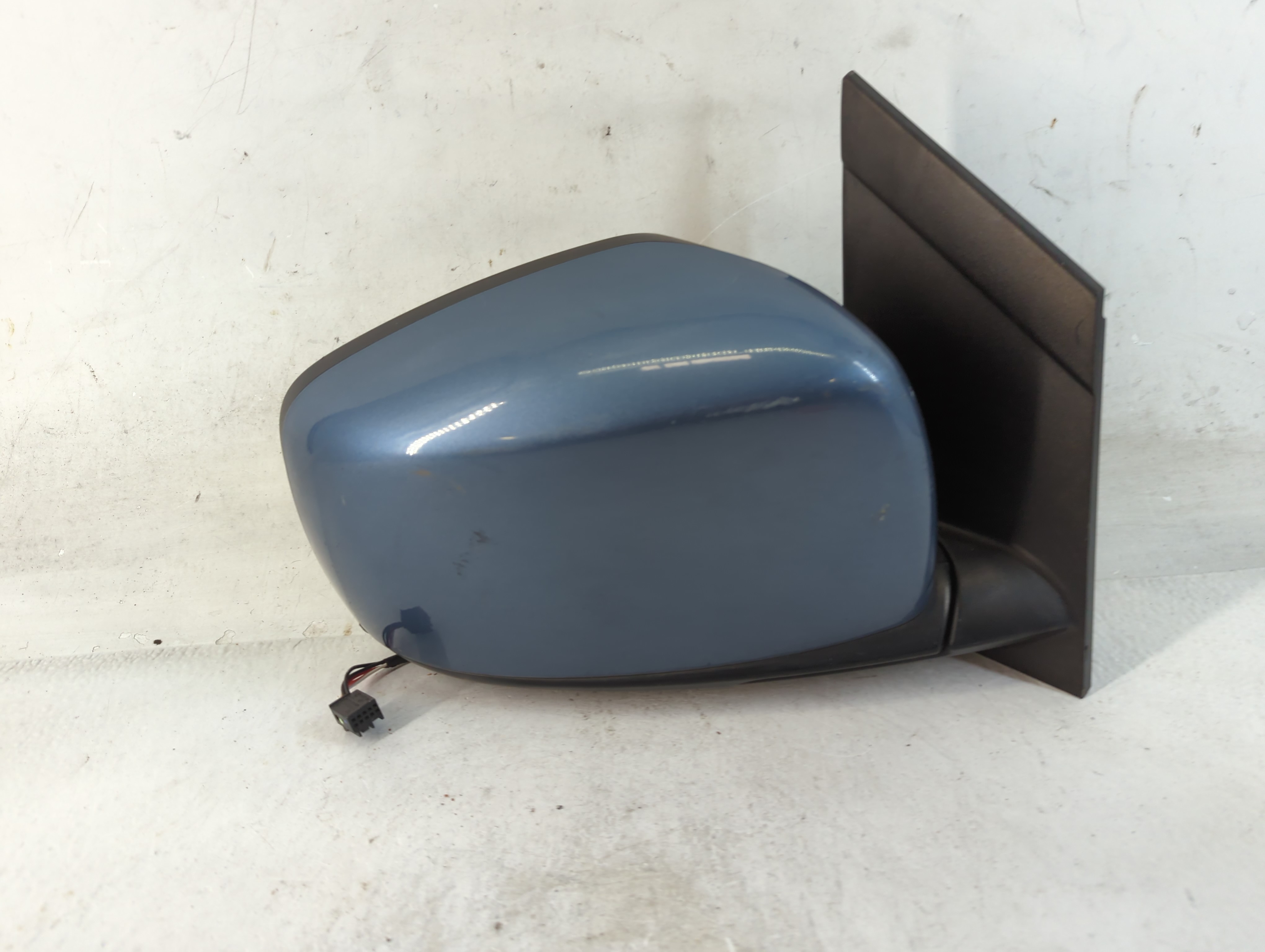2011 Chrysler Town & Country Passenger Right Side View Power Door Mirror 796180 - Oemusedautoparts1.com