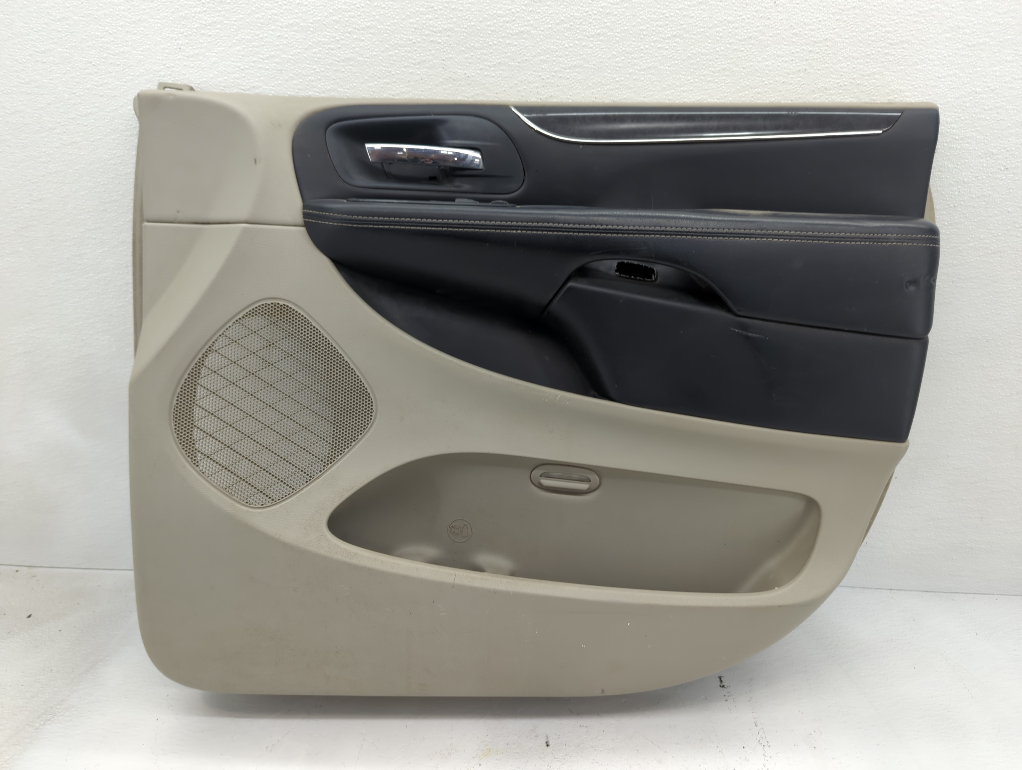 2011 Chrysler Town & Country Front Right Passenger Interior Door Panel Trim - Oemusedautoparts1.com
