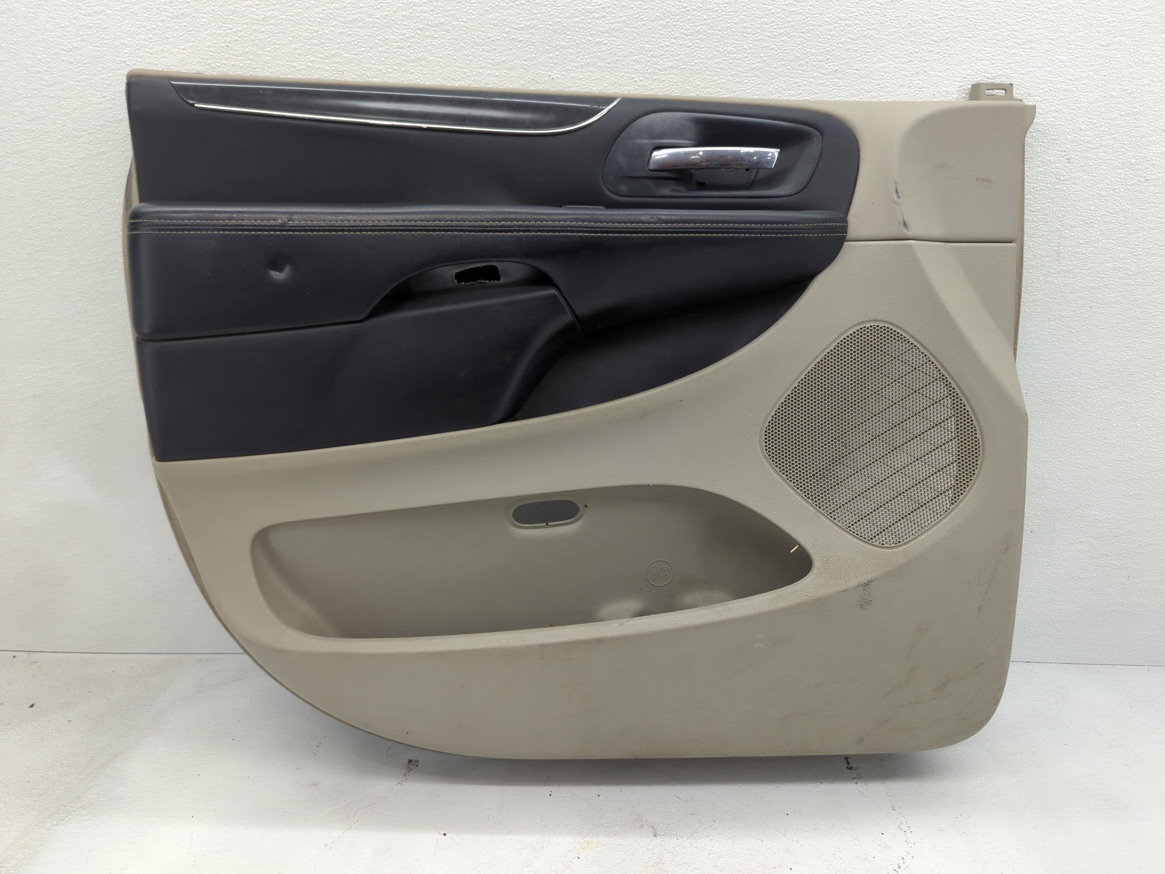 2011 Chrysler Town & Country Front Left Driver Interior Door Panel Trim 796241 - Oemusedautoparts1.com