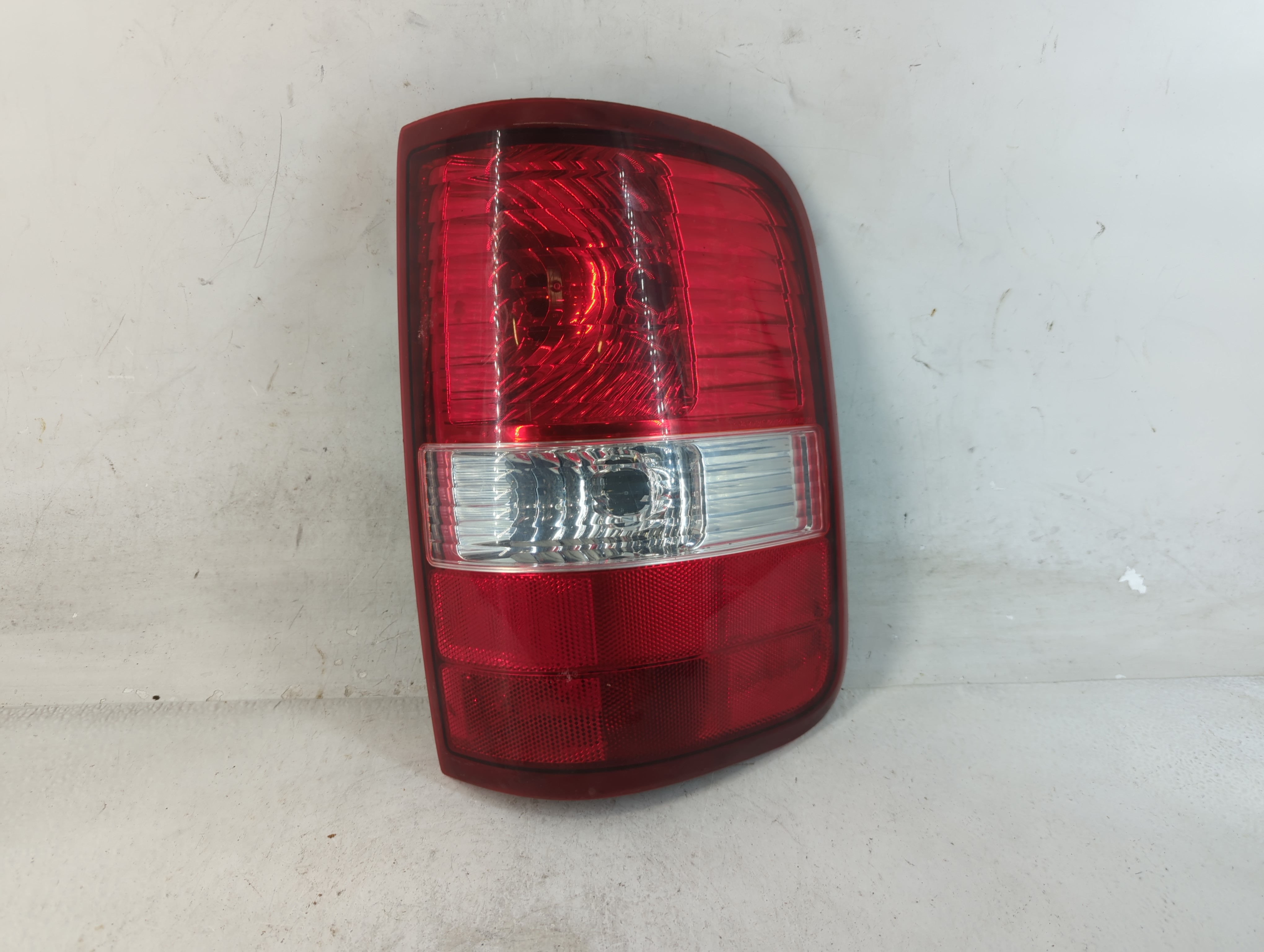 Picture of 2004 Ford F-150 Passenger Right Side Tail Light Taillight Oem 796451