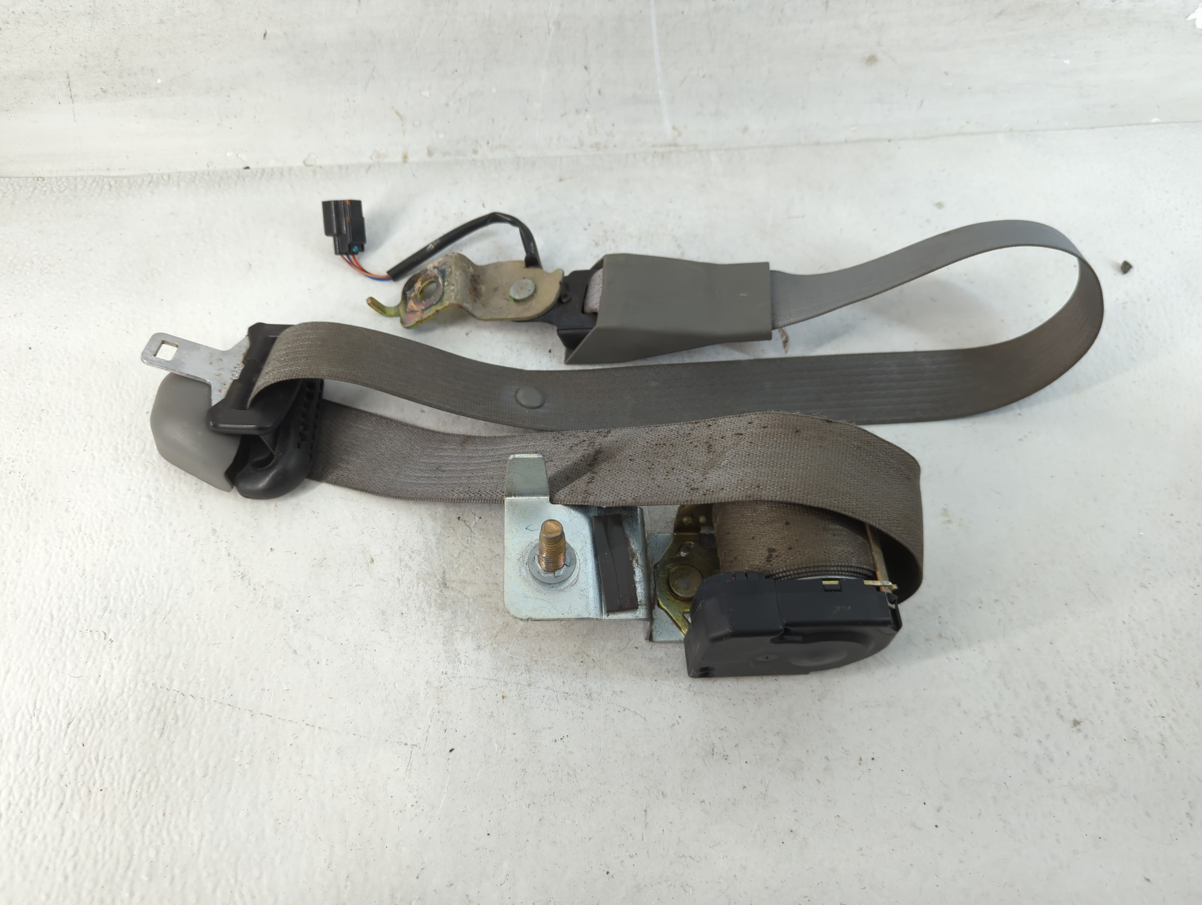 2002-2003 Ford F-150 Passenger Front Seatbelt Buckle 796474 - Oemusedautoparts1.com