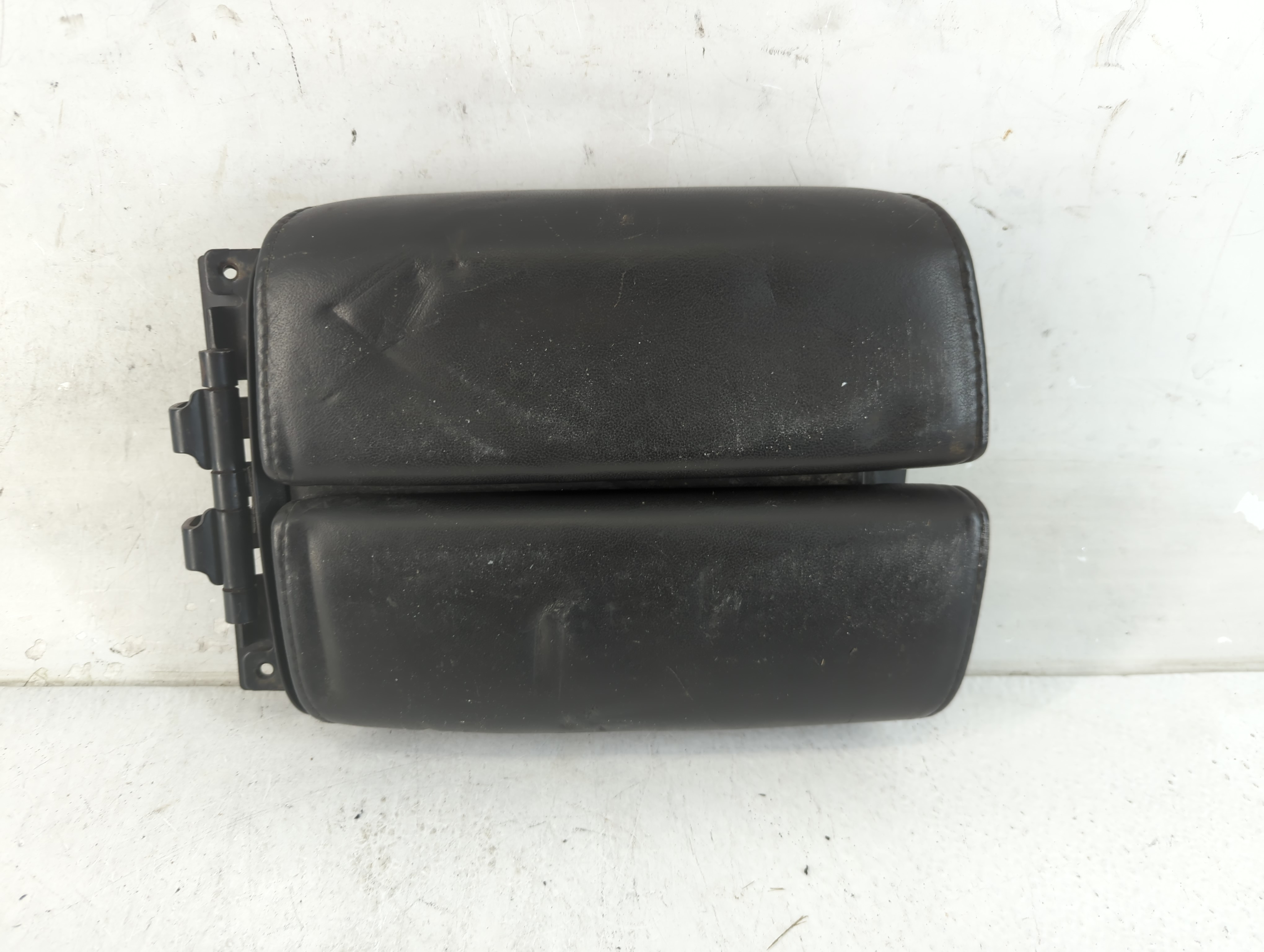 2010-2012 Lincoln Mks Center Console Armrest Cover Lid Black 796523 - Oemusedautoparts1.com