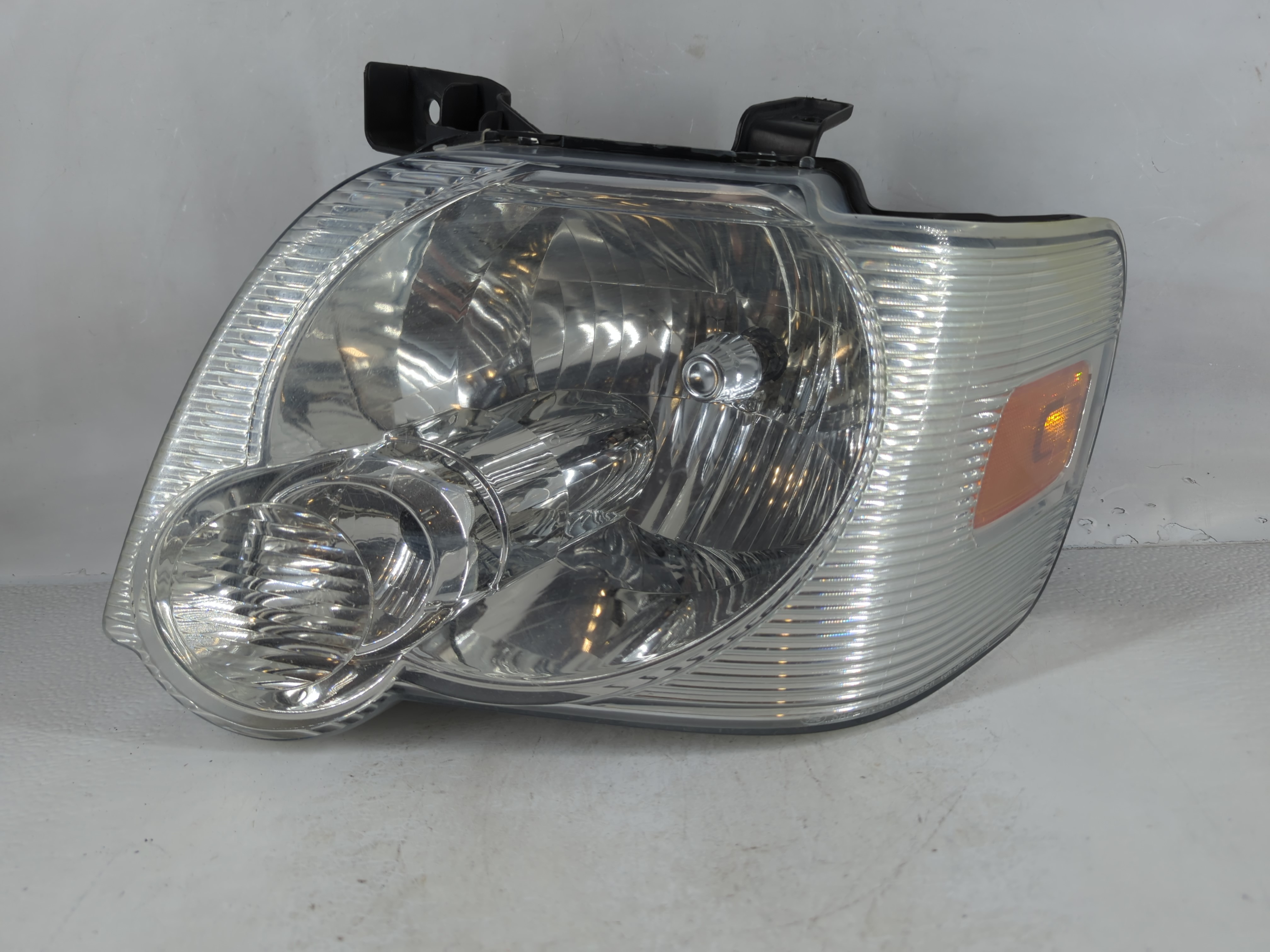Picture of 2010 Ford Explorer Driver Left Oem Head Light Headlight Lamp 796988