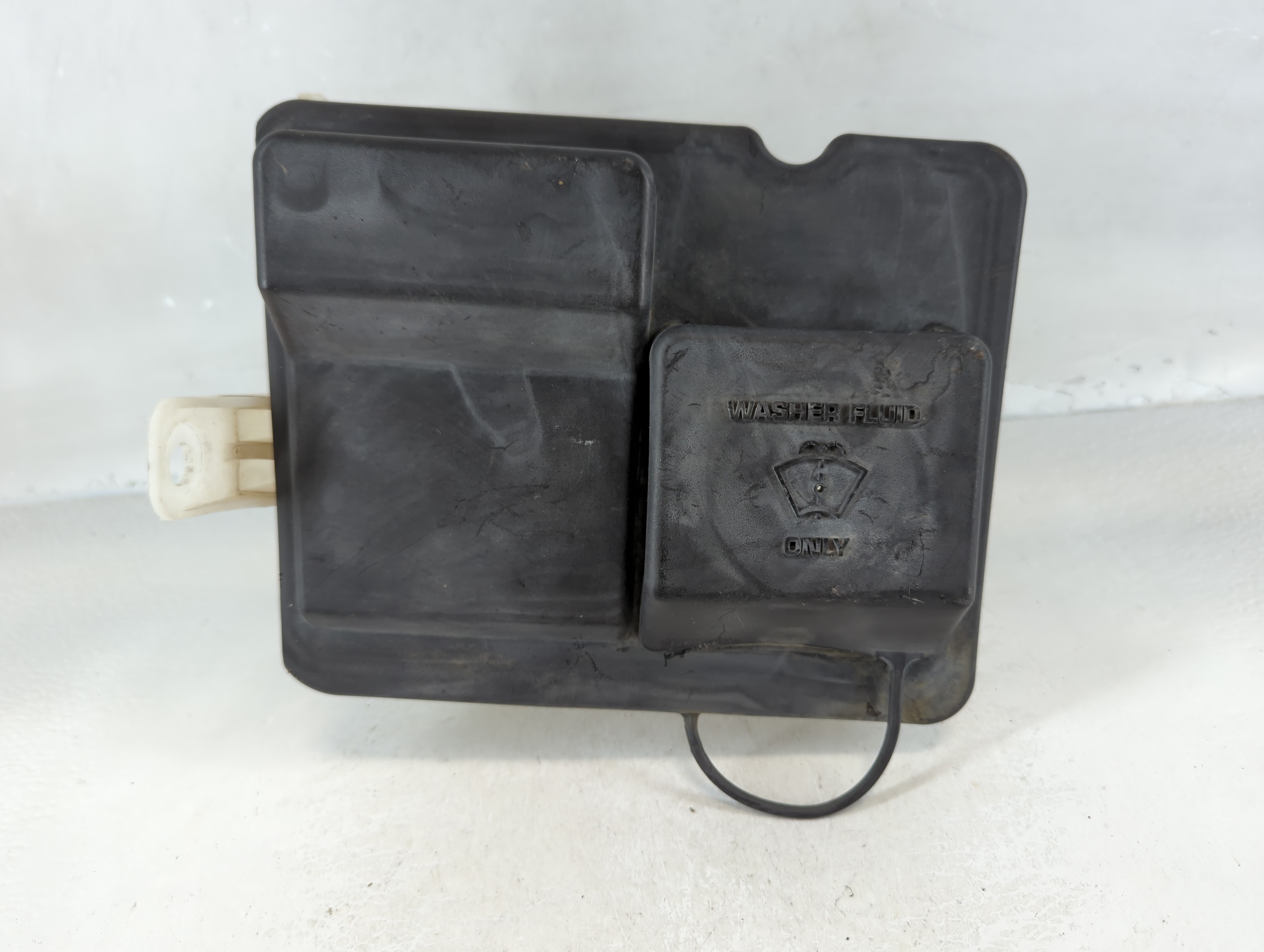 Picture of 1998-2006 Ford F-150 Windshield Washer Fluid Reservoir Bottle Oem 797079