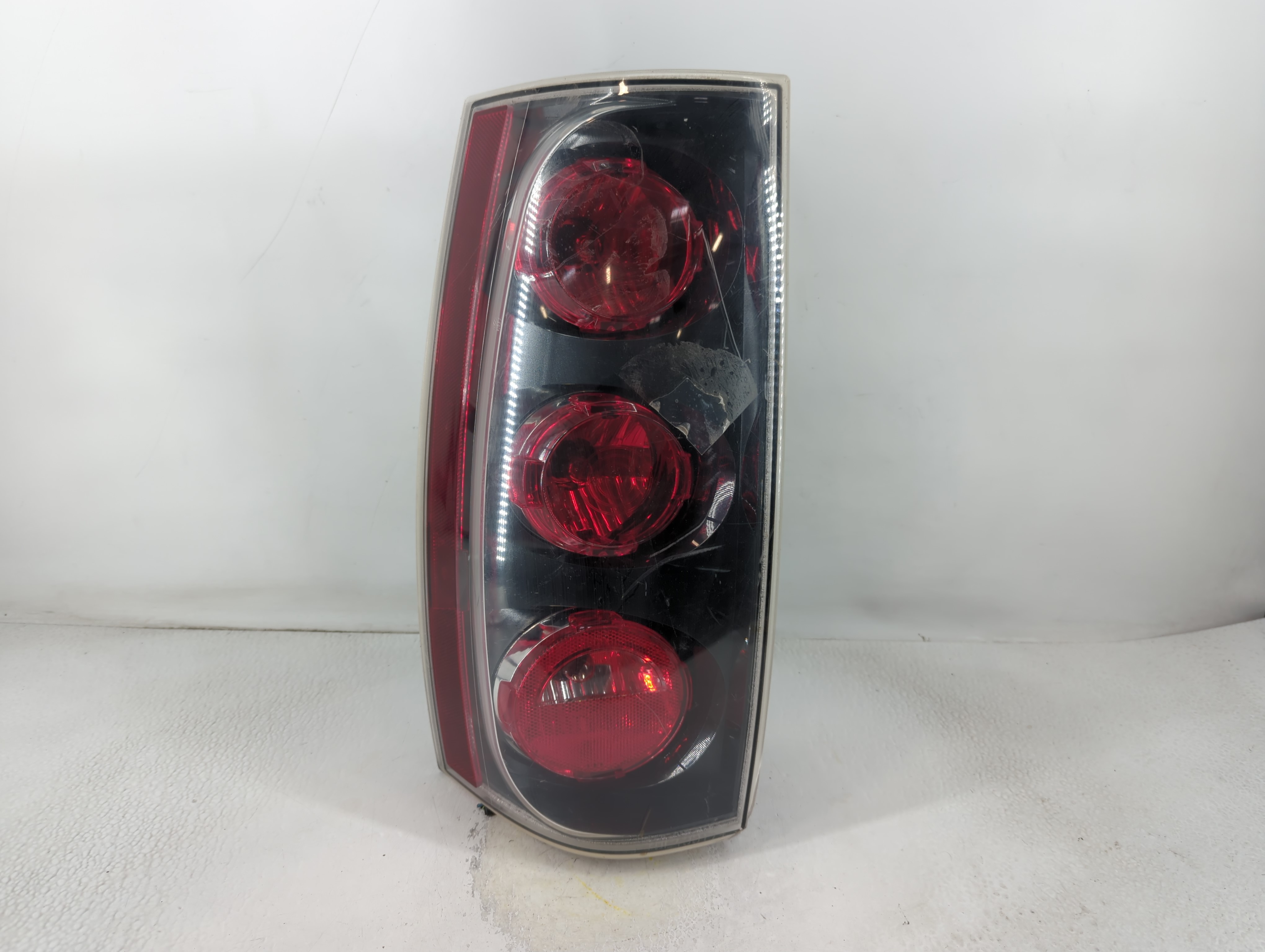 Picture of 2007-2011 Gmc Yukon Driver Left Side Tail Light Taillight Oem 797447
