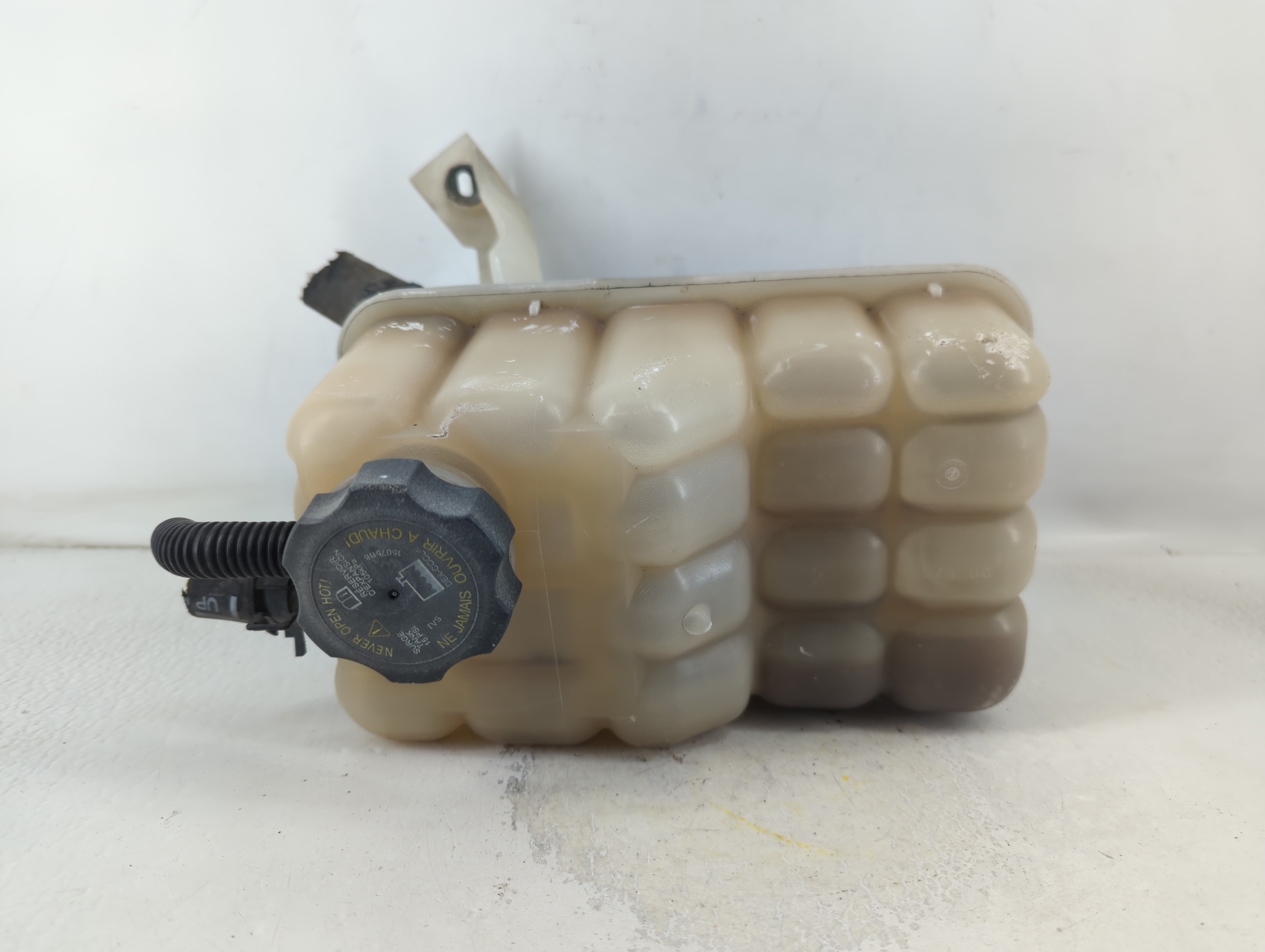 2003 Cadillac Escalade Esv Radiator Coolant Overflow Expansion Tank Bottle 797448 - Oemusedautoparts1.com