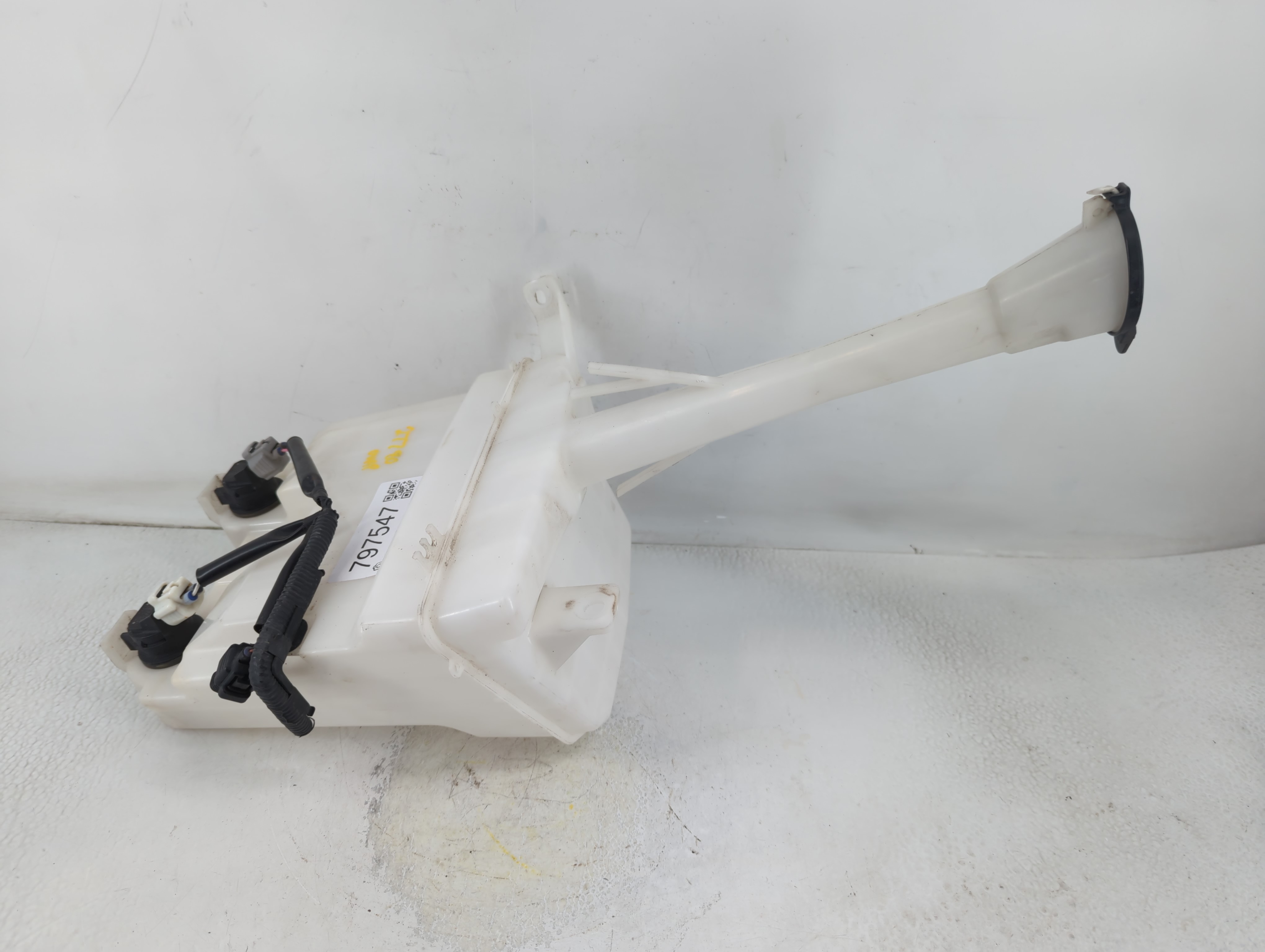 2009-2010 Pontiac Vibe Windshield Washer Fluid Reservoir Bottle Oem 797547 - Oemusedautoparts1.com