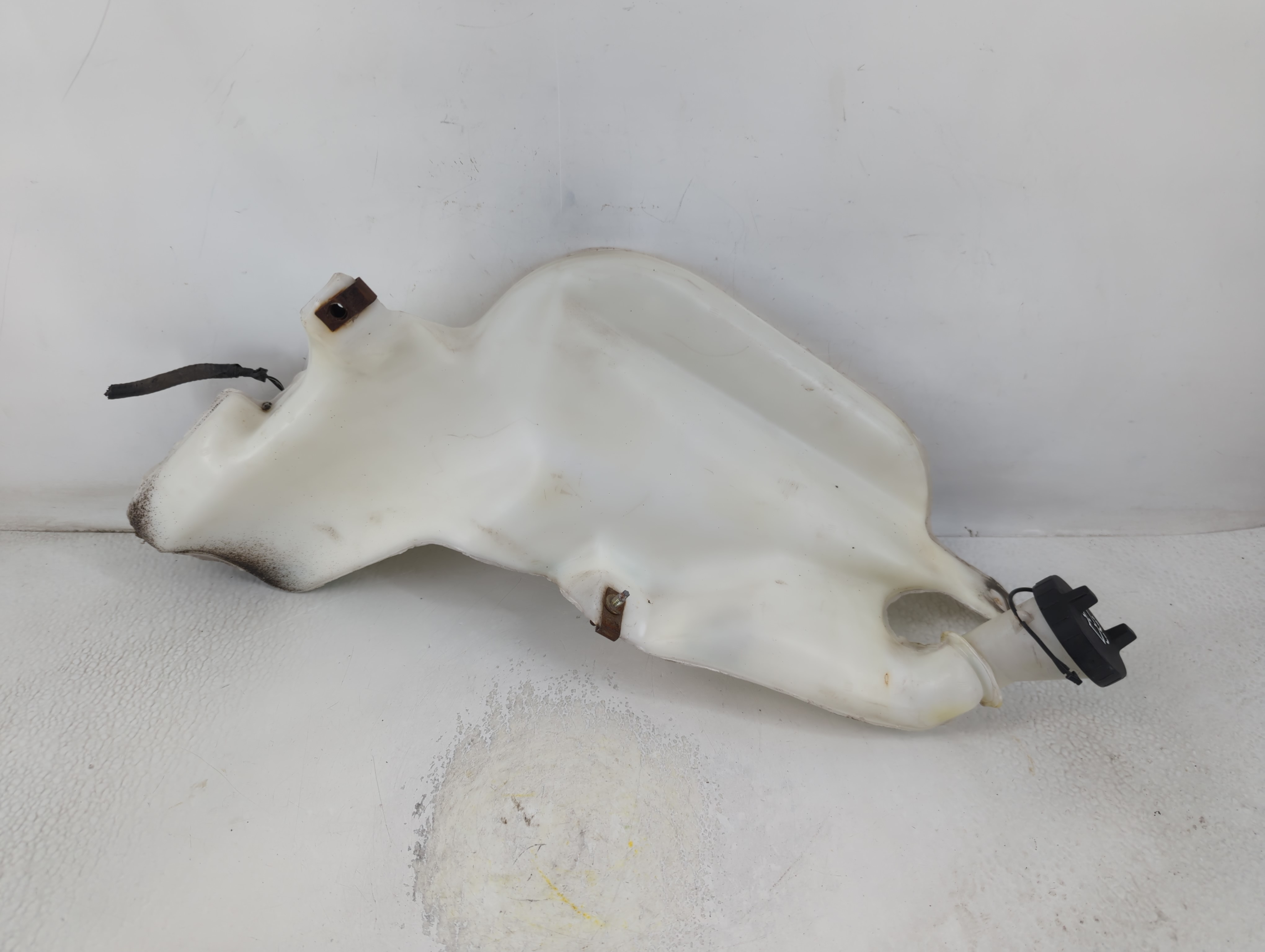 1997-2007 Ford Taurus Windshield Washer Fluid Reservoir Bottle Oem 797692 - Oemusedautoparts1.com