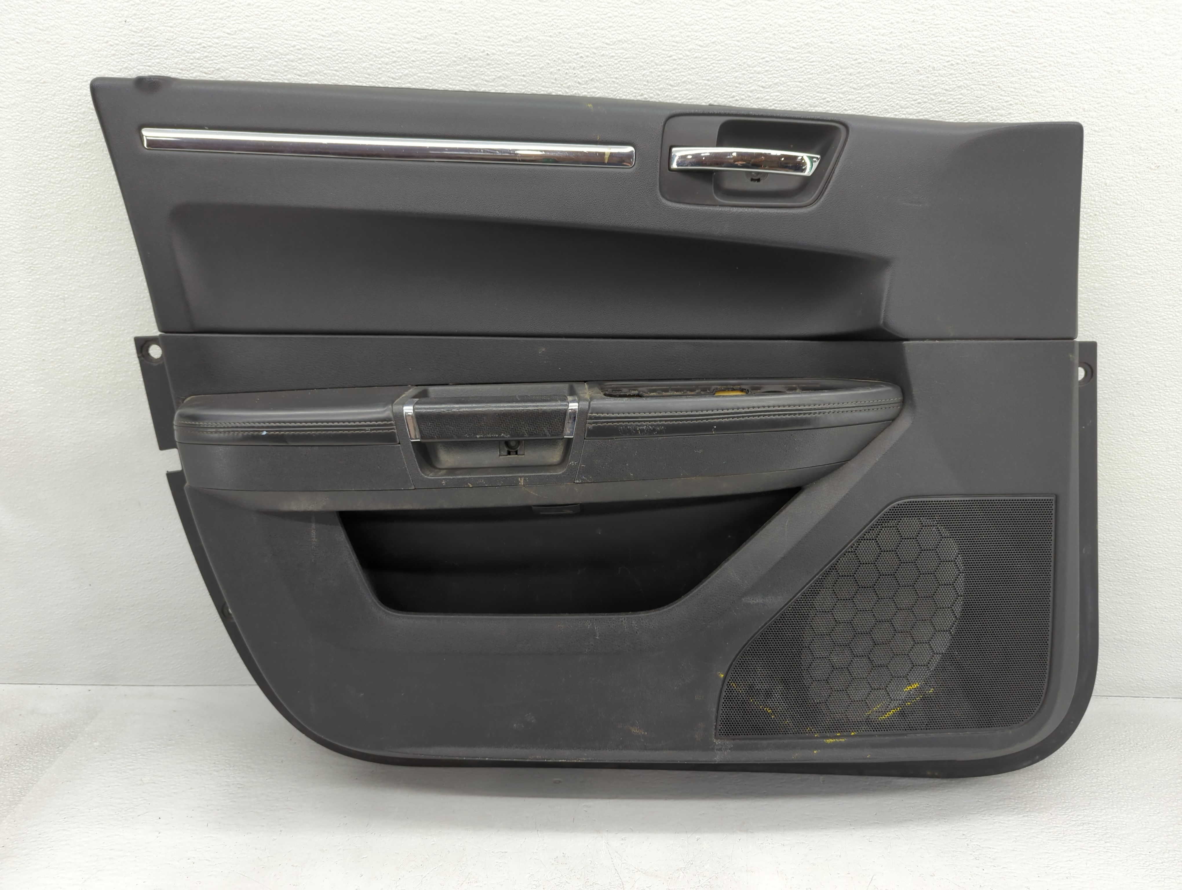 Picture of 2010 Chrysler 300c Front Left Driver Interior Door Panel Trim 797775