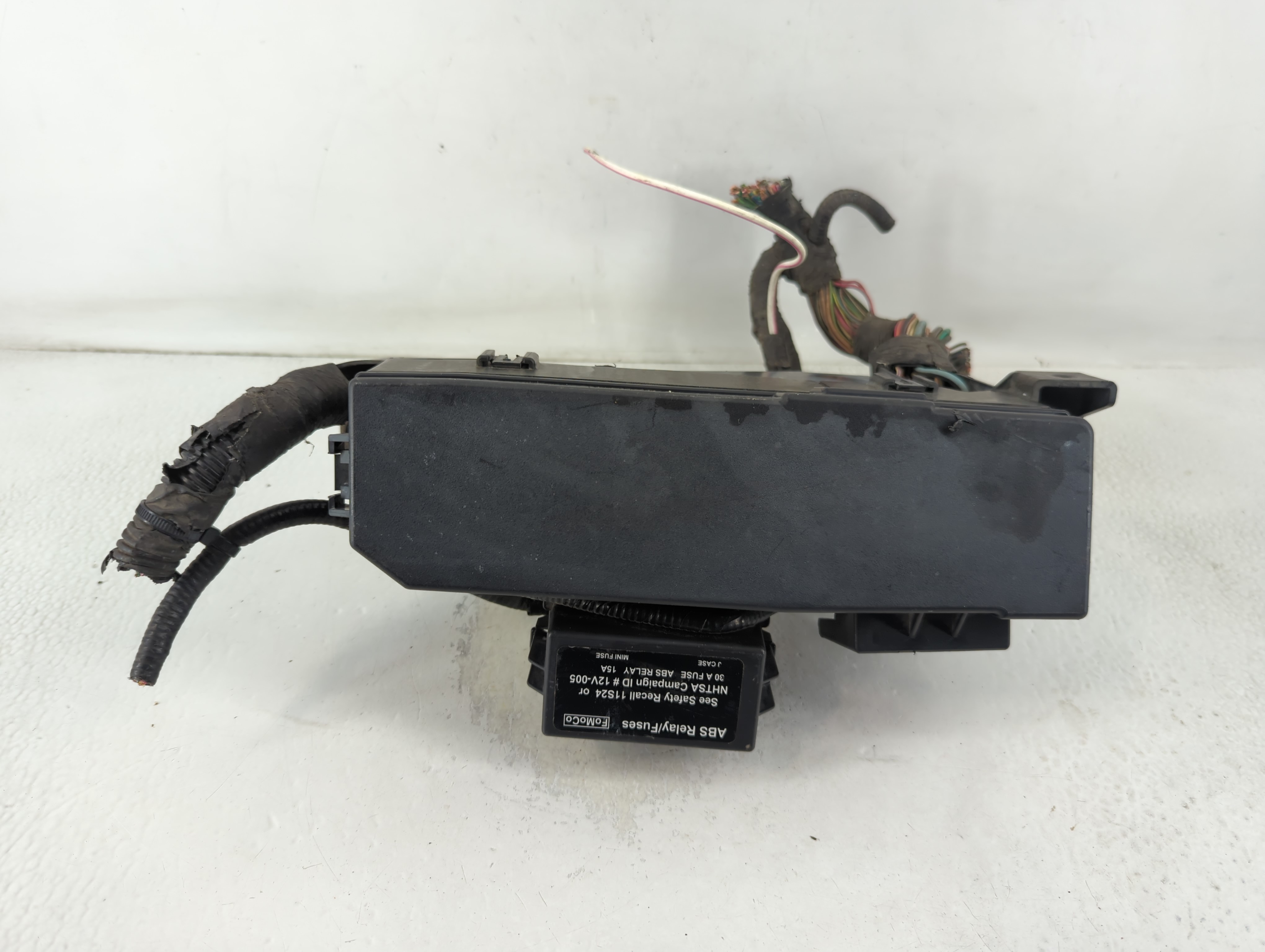2001-2004 Ford Escape Fusebox Fuse Box Relay Module 797861 - Oemusedautoparts1.com