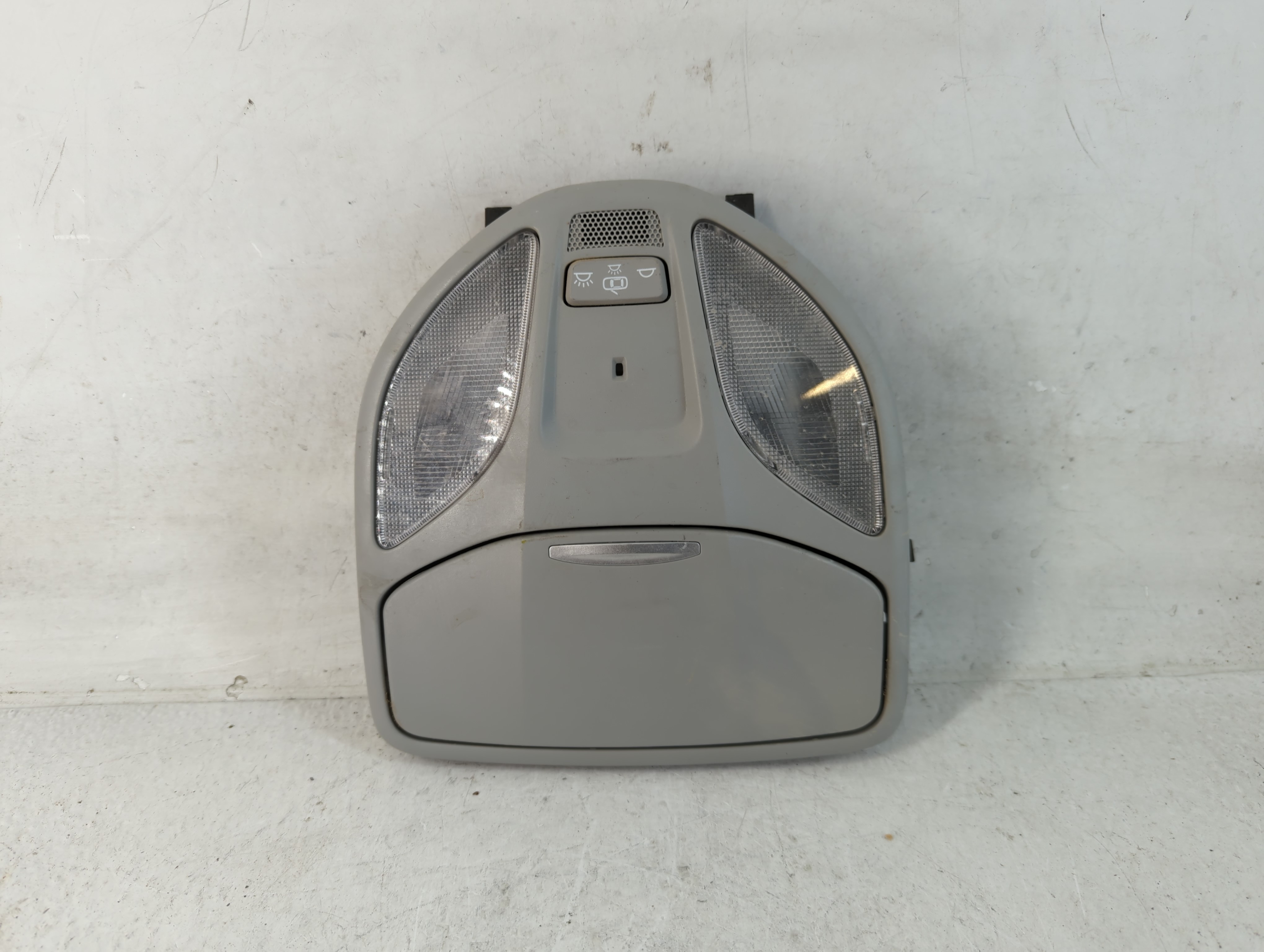 2017-2018 Hyundai Santa Fe Overhead Roof Console Interior Dome Light 798133 - Oemusedautoparts1.com