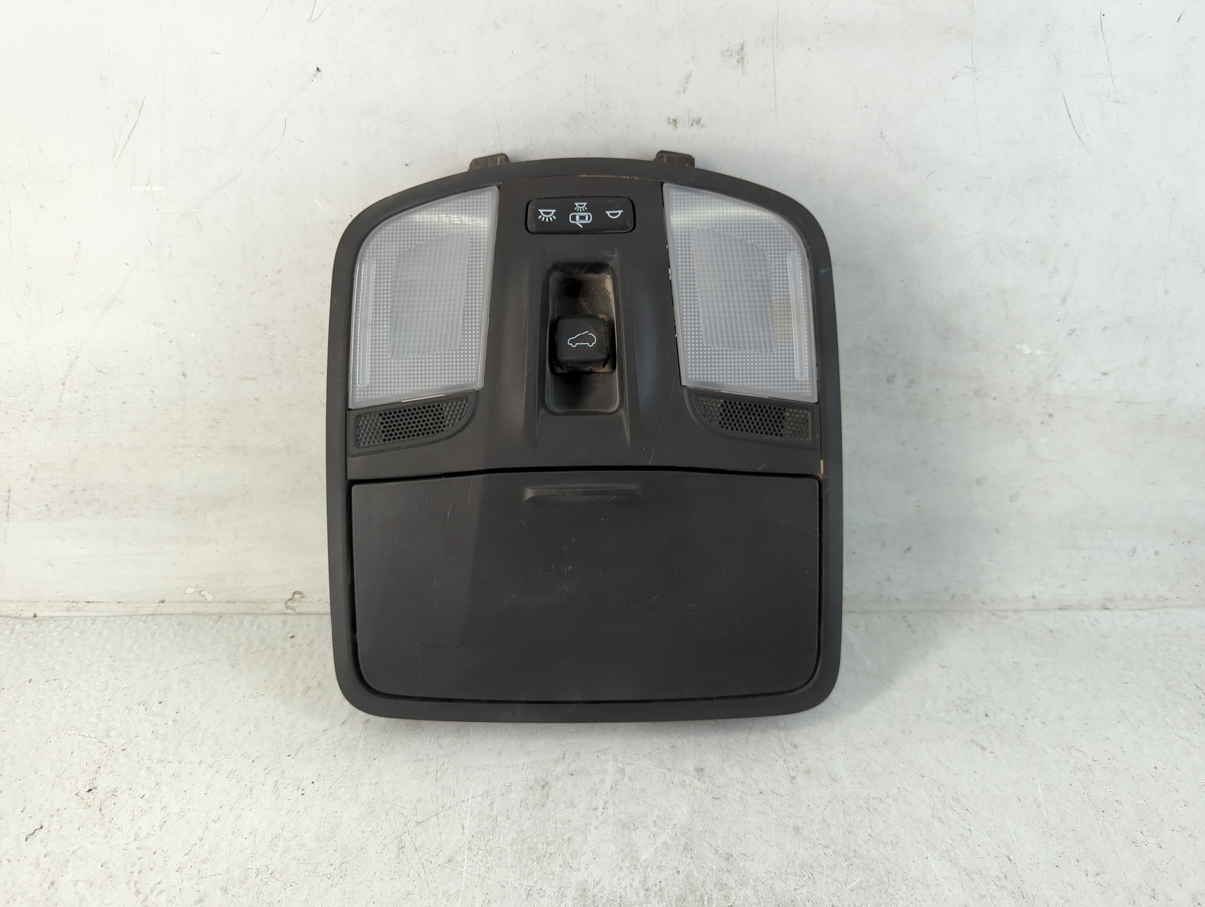 2018 Hyundai Kona Overhead Roof Console 798139 - Oemusedautoparts1.com