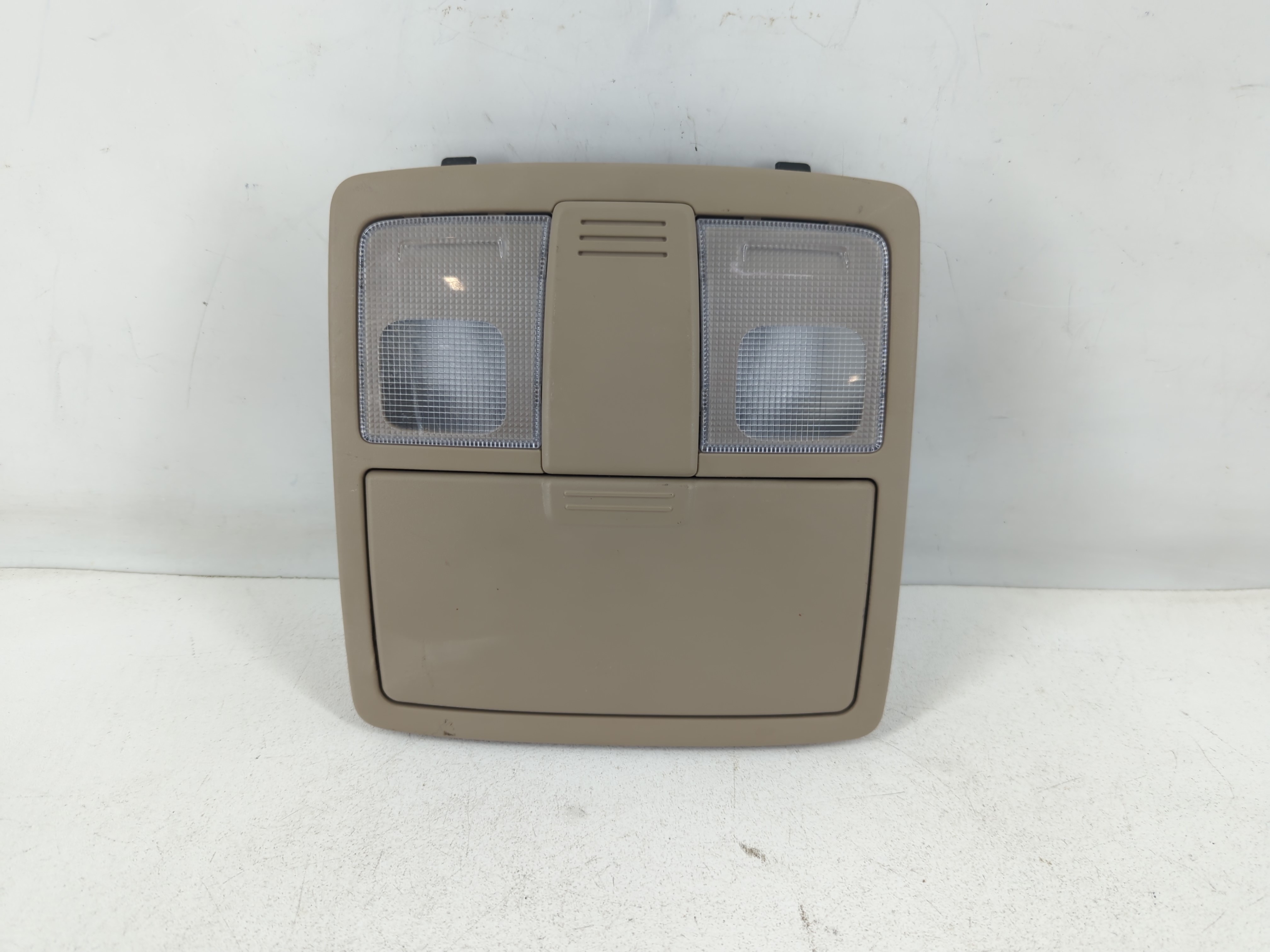 2011 Kia Sorento Overhead Roof Console 798167 - Oemusedautoparts1.com