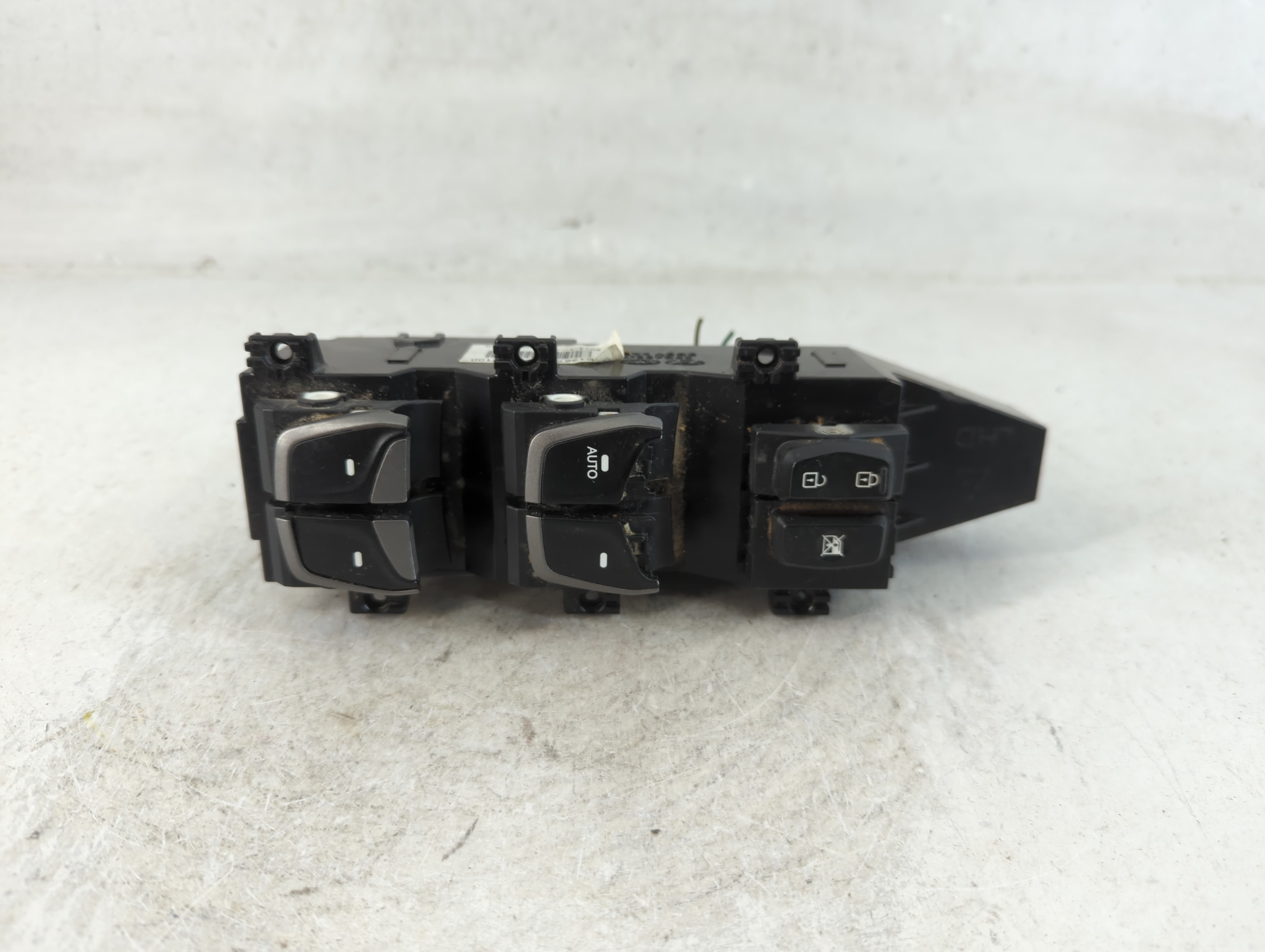 2013-2016 Hyundai Santa Fe Driver Left Door Master Power Window Switch 798219 - Oemusedautoparts1.com