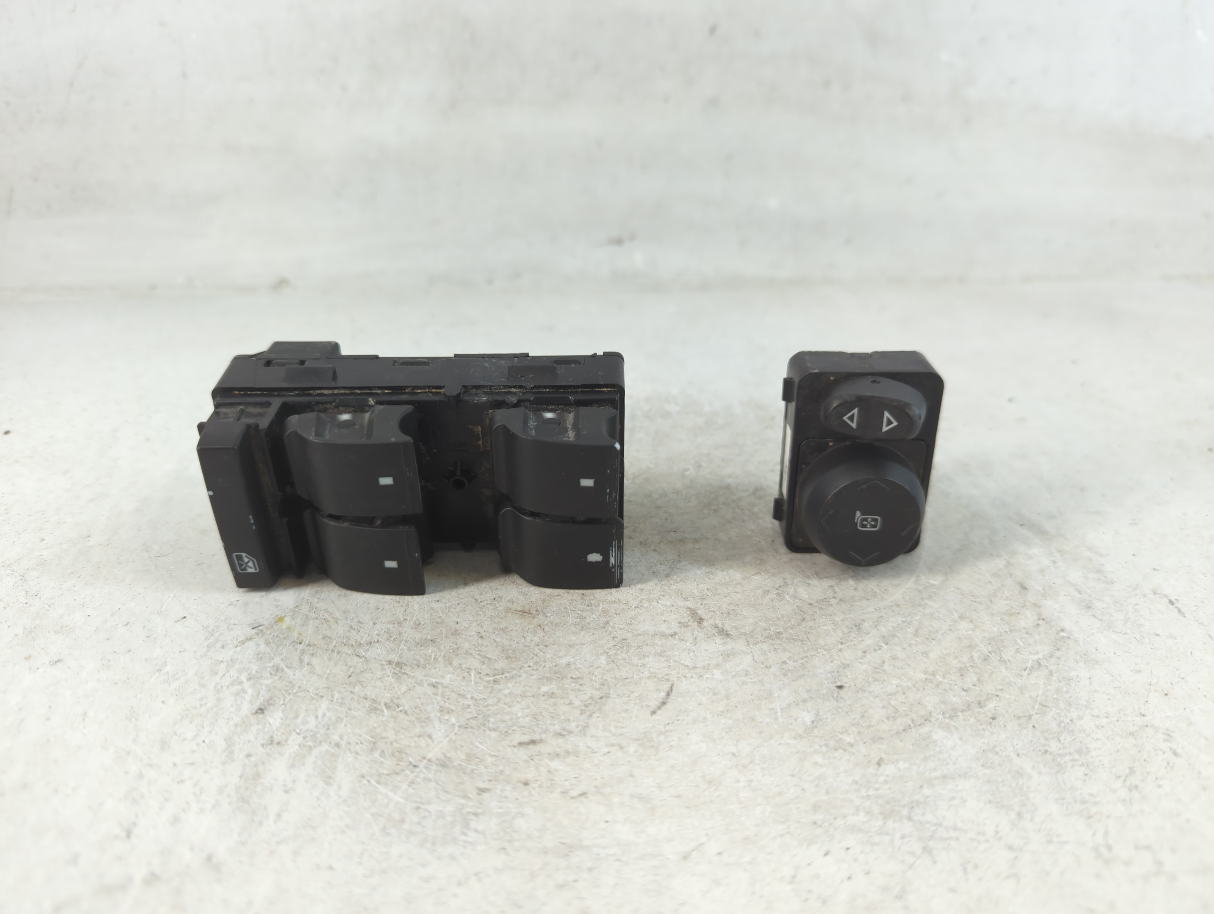 2009-2017 Chevrolet Traverse Driver Left Door Master Power Window Switch 798232 - Oemusedautoparts1.com