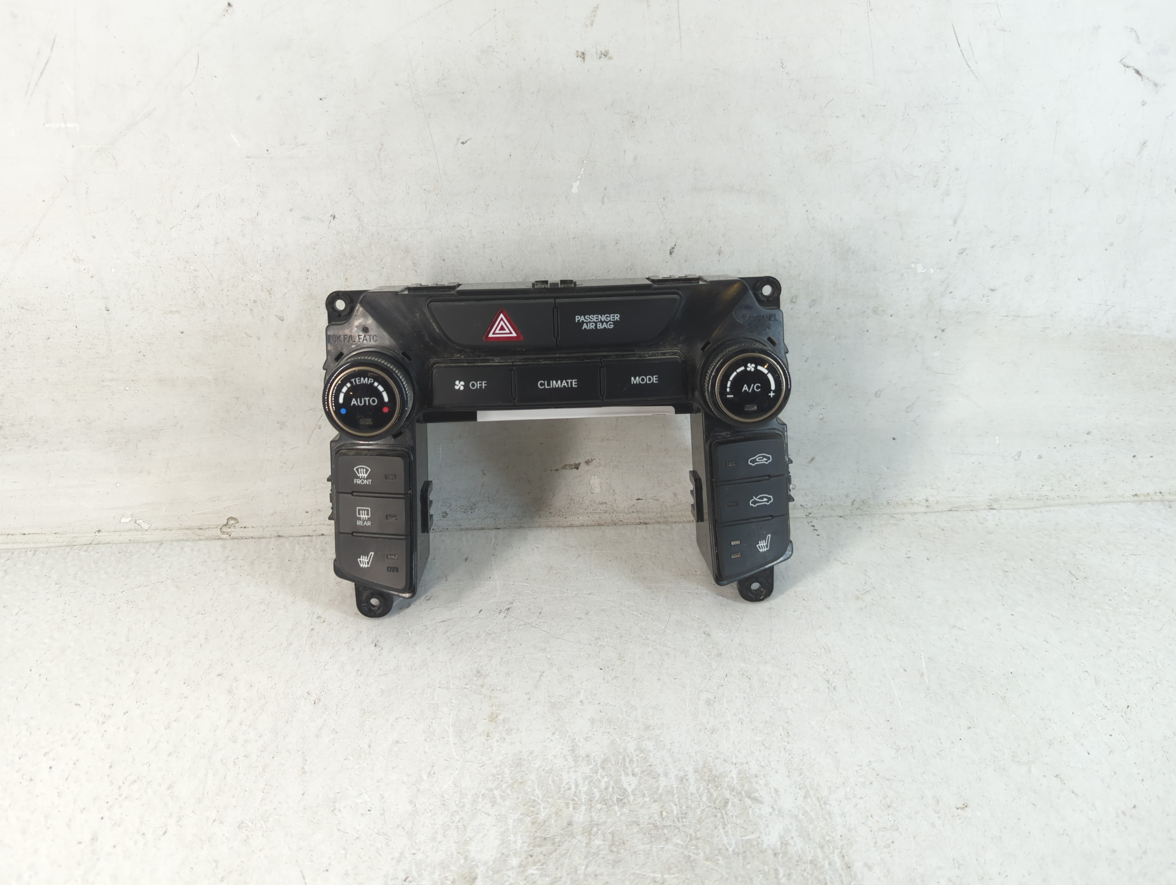 2013-2016 Hyundai Genesis Ac Heater Climate Control 97250-2mfp1 798351 - Oemusedautoparts1.com