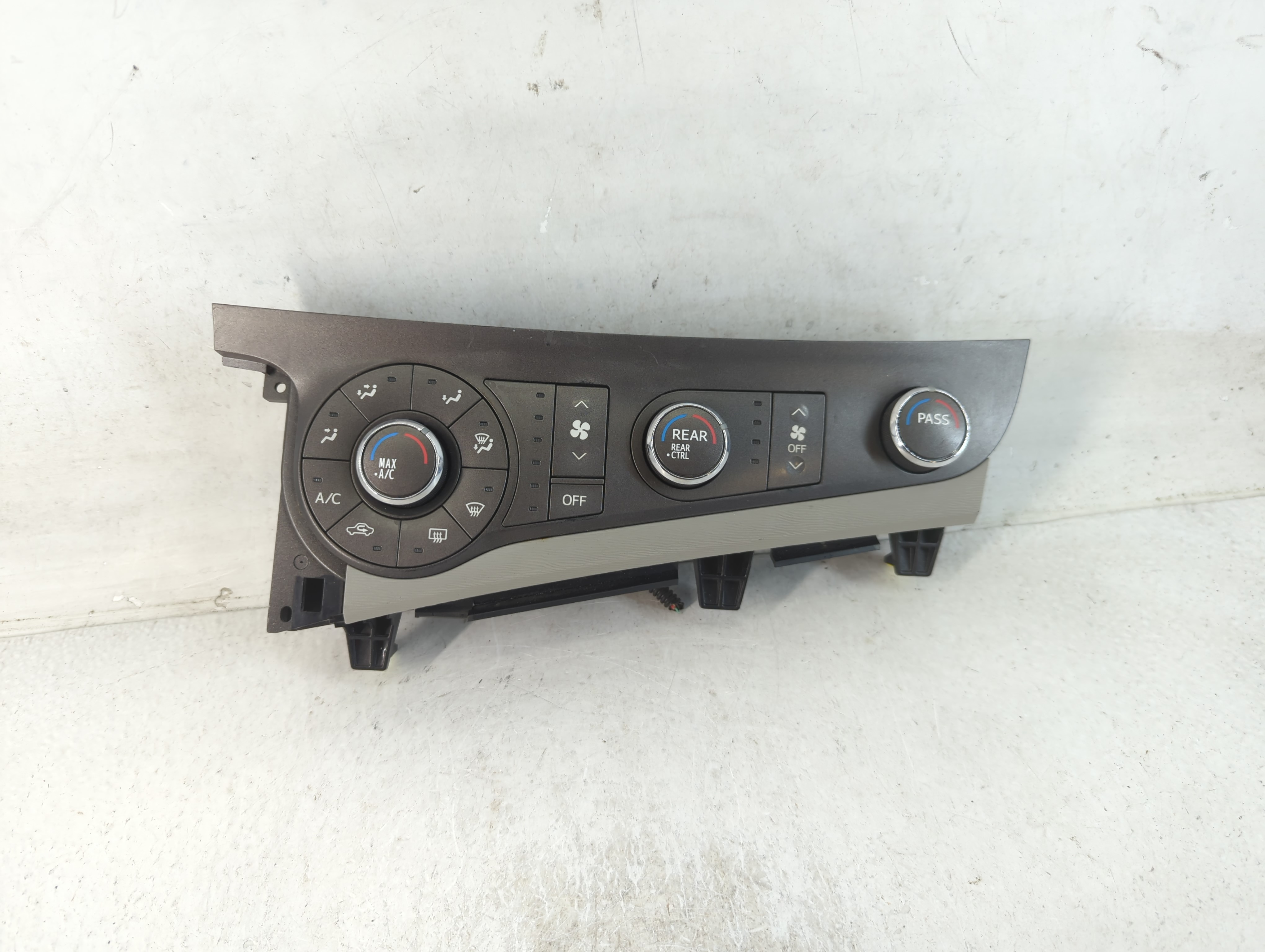 2011-2014 Toyota Sienna Ac Heater Climate Control Temperature Oem 798369 - Oemusedautoparts1.com