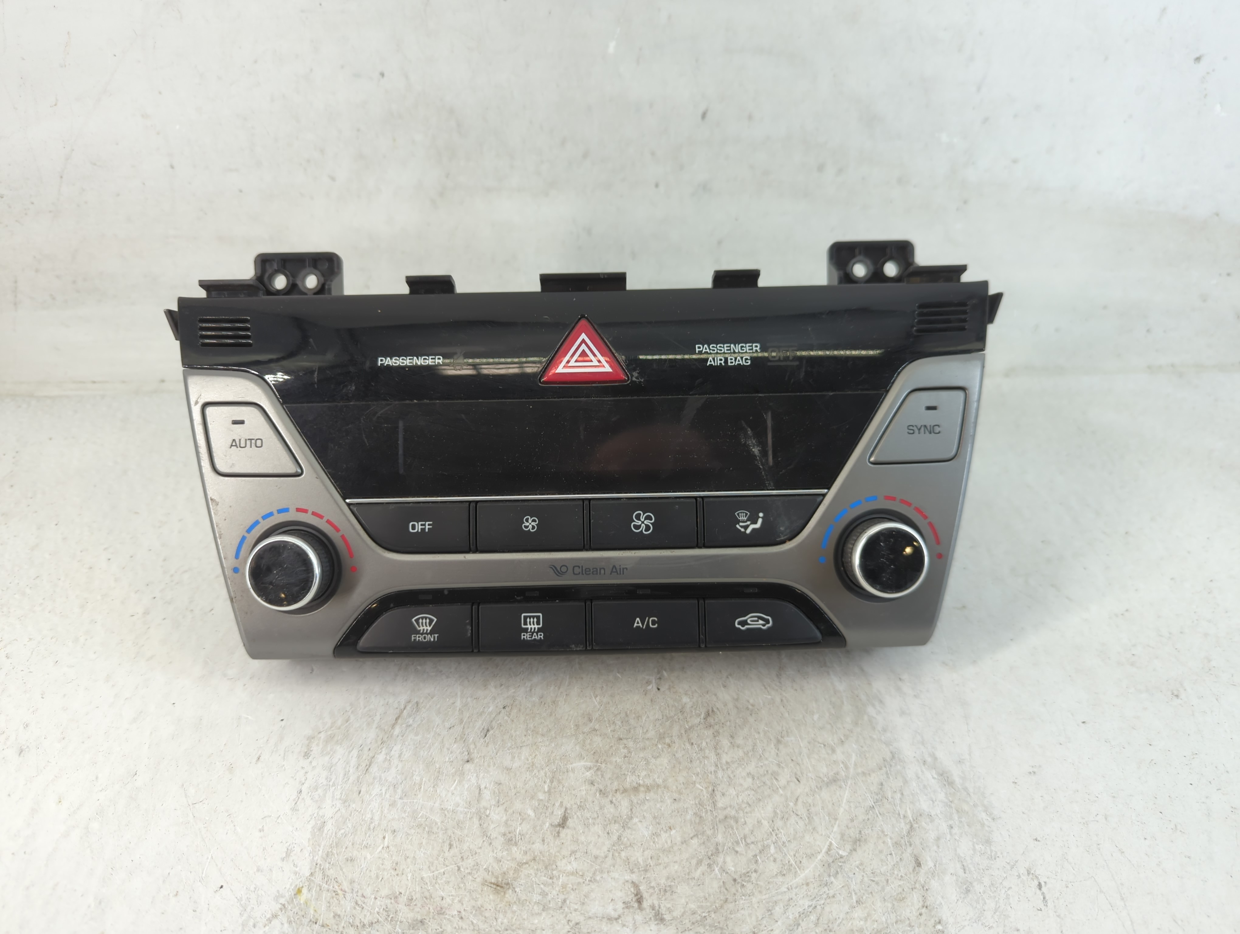 2017-2018 Hyundai Elantra Ac Heater Climate Control 97250-f2230 798508 - Oemusedautoparts1.com